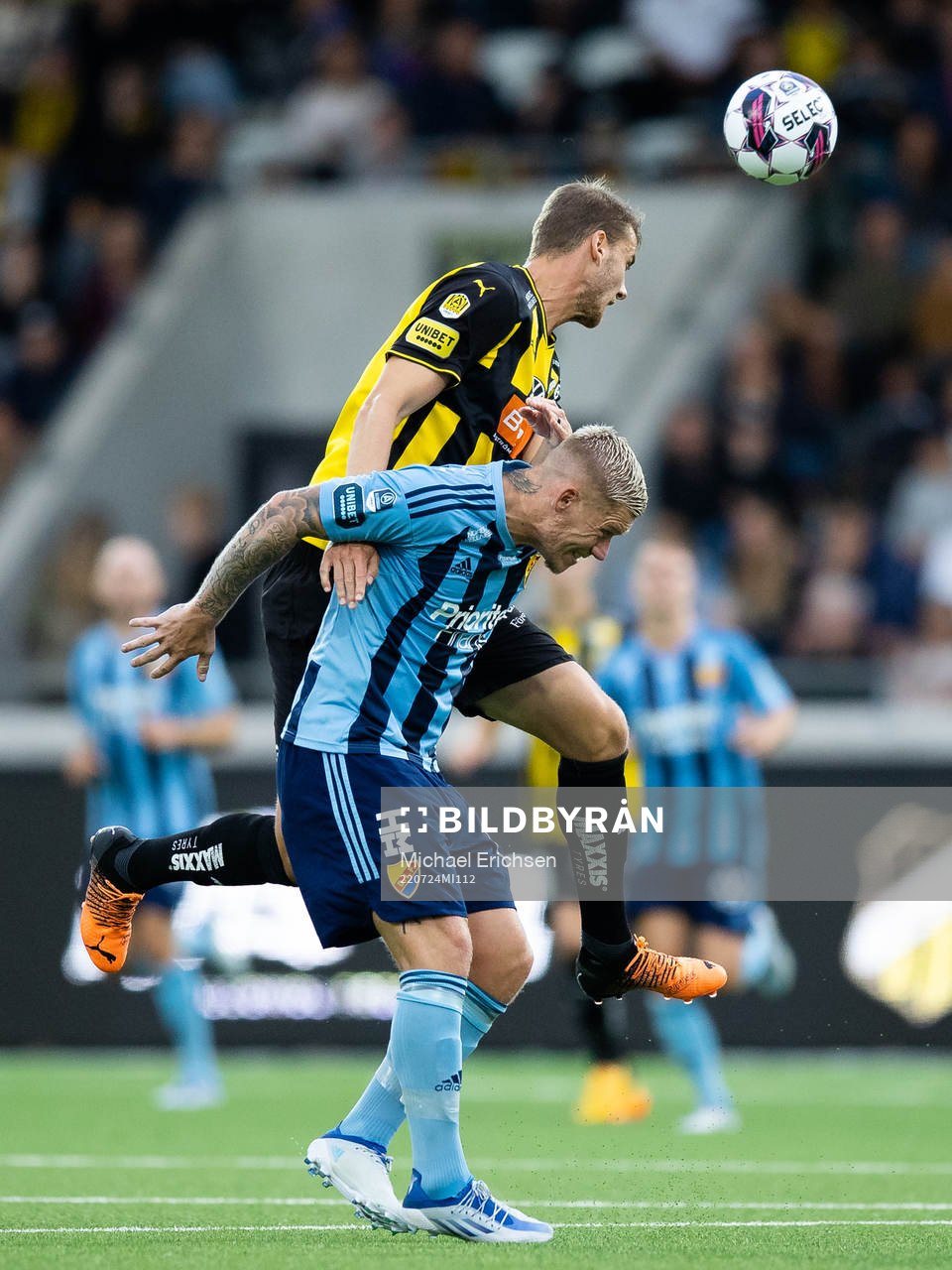 Häckens Johan Hammar och Djurgårdens Victor Edvardsen i