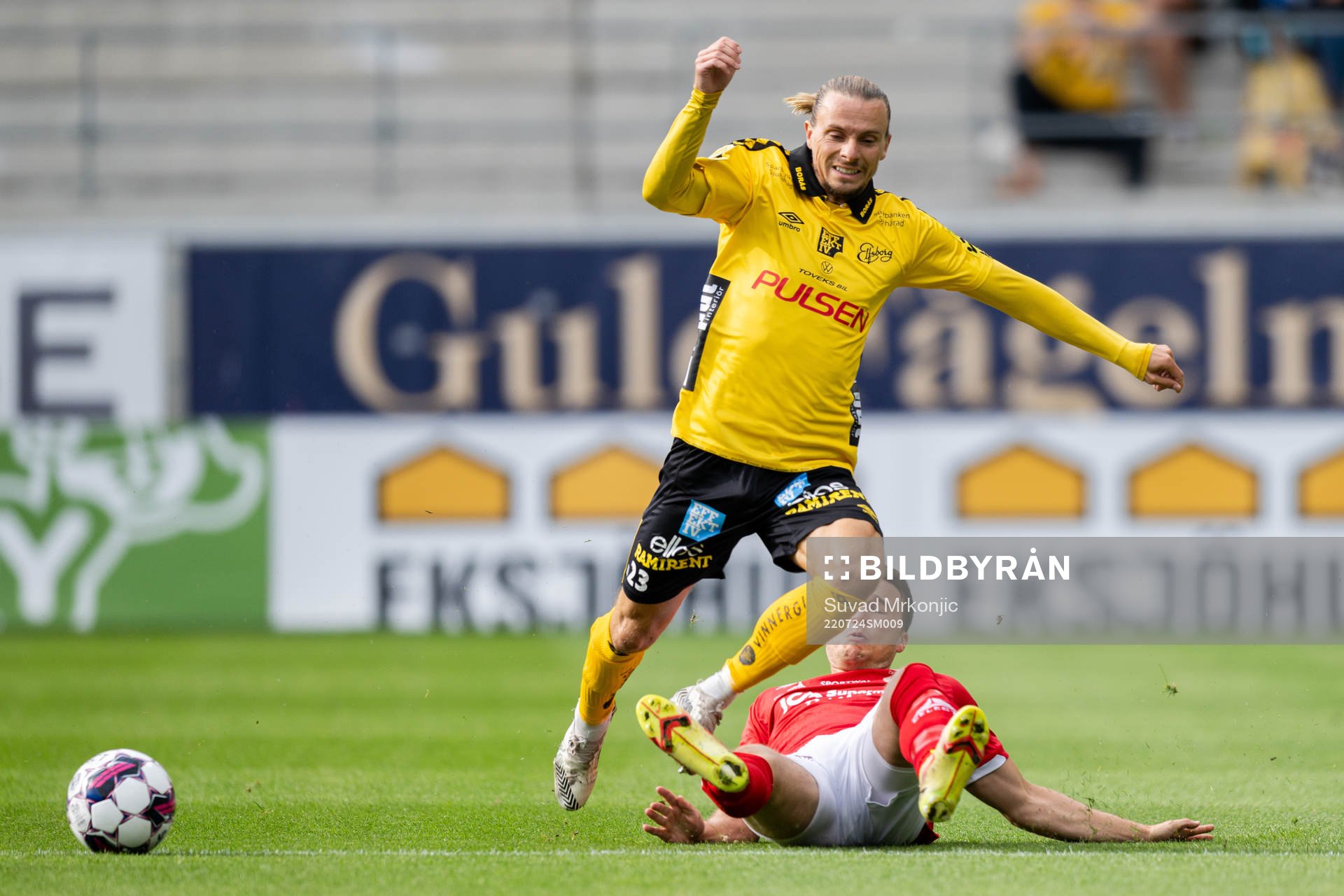 Elfsborgs Niklas Hult och Kalmars Simon Skrabb