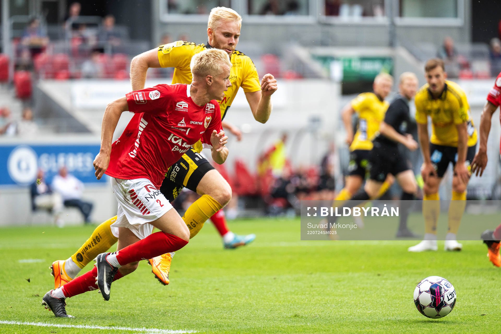 Kalmars Axel Lindahl och Elfsborgs Sveinn Gudjohnsen