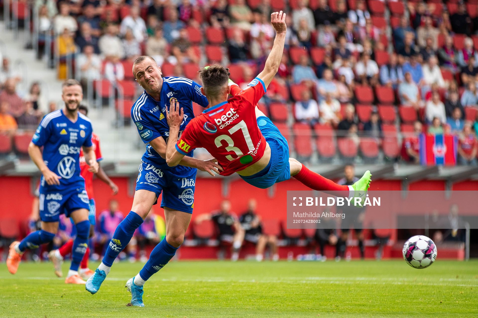 GIF Sundsvalls Dennis Olsson och Helsingborgs Armin Gigovic