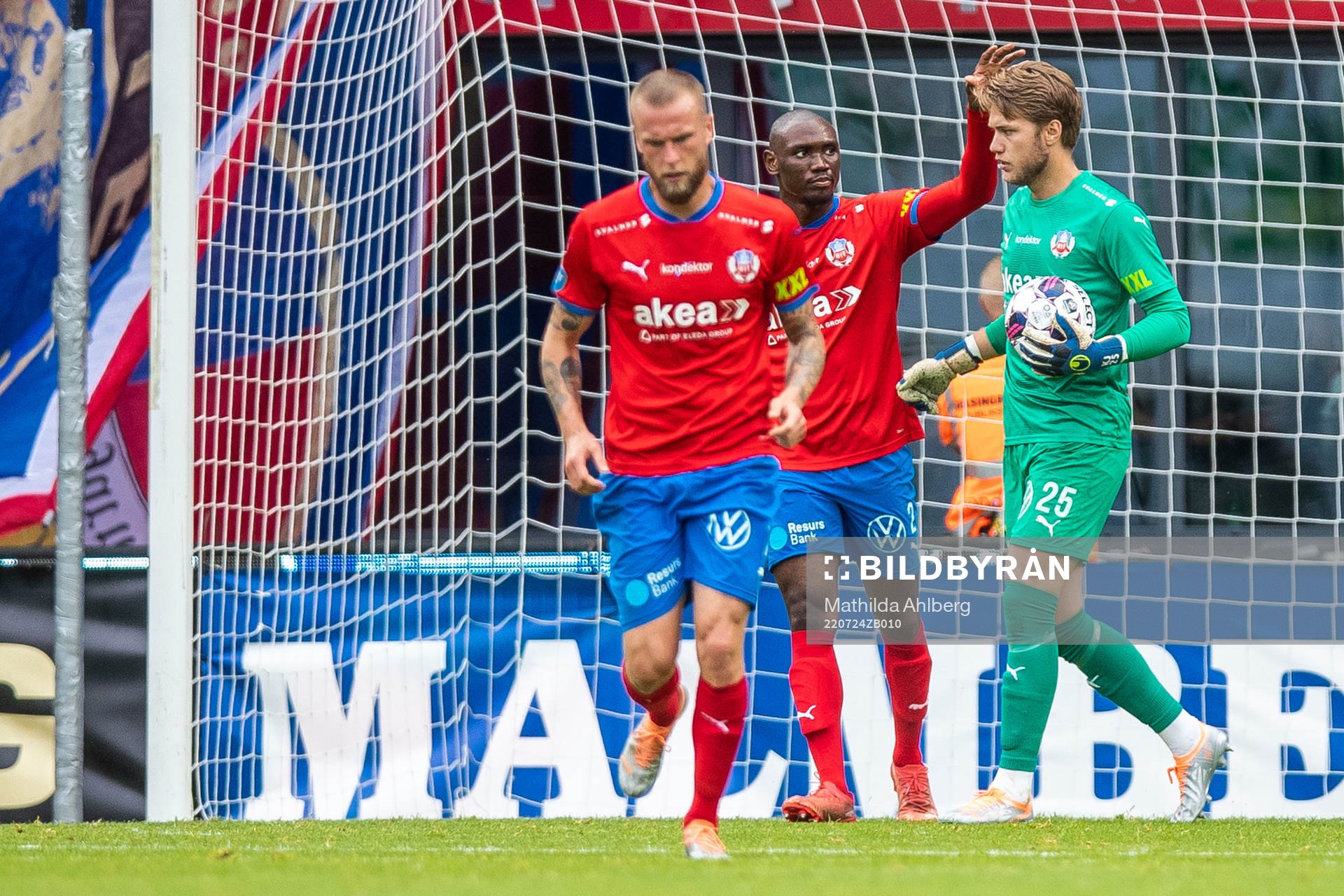 Helsingborgs Ravy Tsouka-Dozi och målvakt Kalle Joelsson