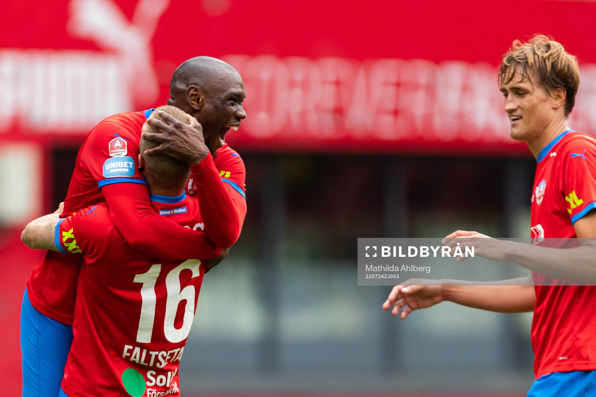 Helsingborgs Ravy Tsouka-Dozi och Alexander Faltsetas jublar