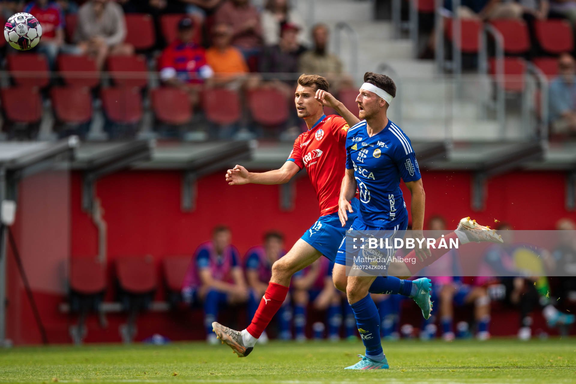 Helsingborgs Rasmus Wiedesheim-Paul och GIF Sundsvalls Alexander Blomqvist under fotbollsmatchen i Allsvenskan mellan Helsingborg och GIF Sundsvall den 24 juli 2022 i Helsingborg.