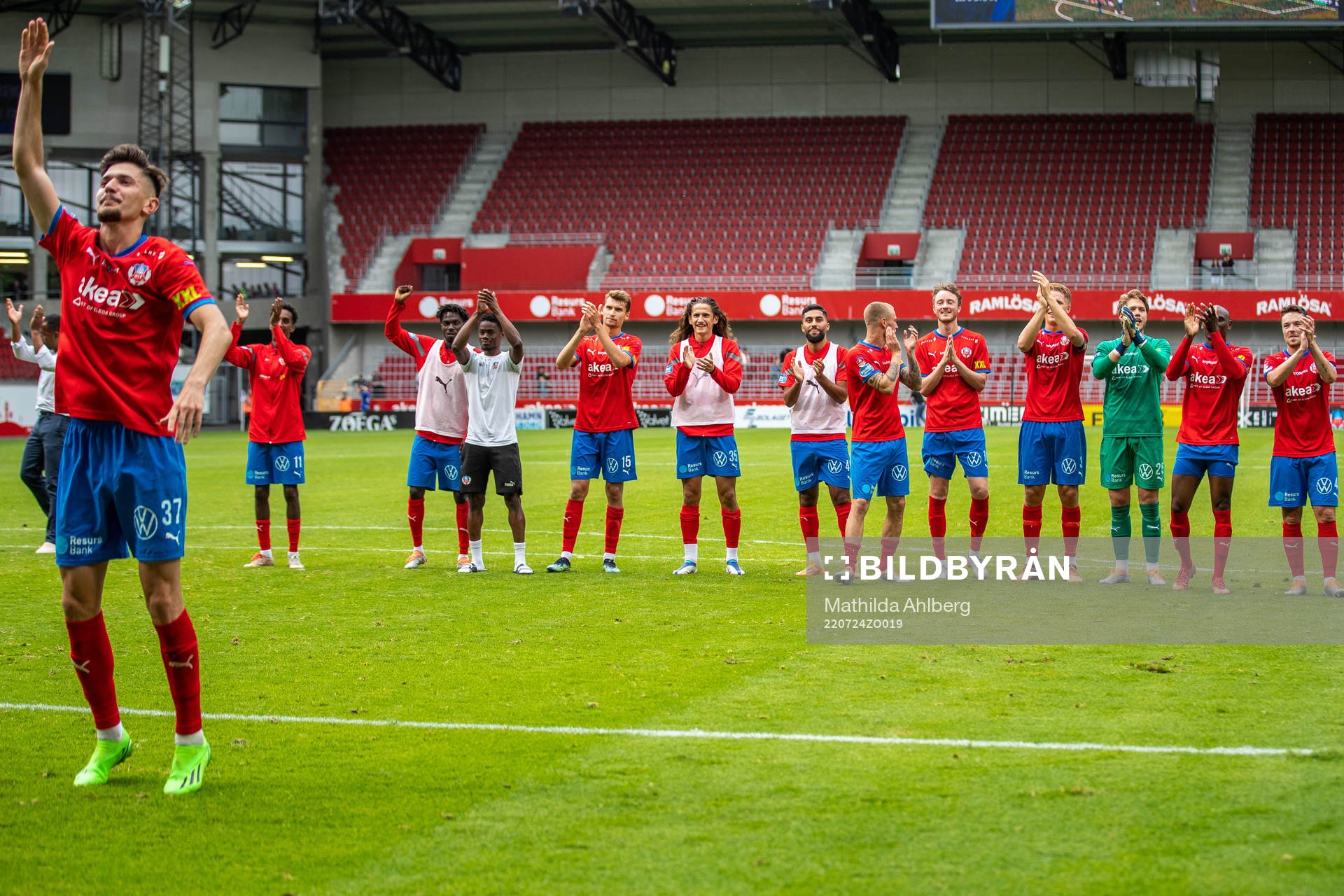 Helsingborgs Armin Gigovic och lagkamrater jublar
