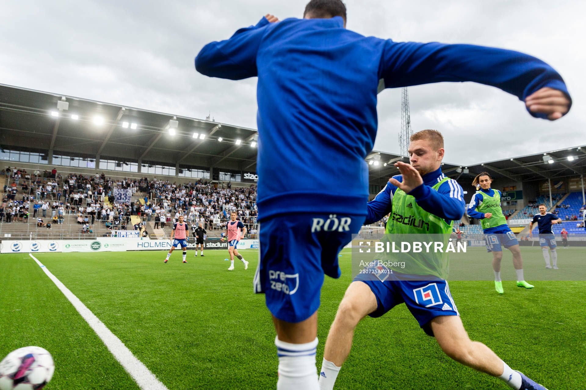 IFK Norrköpings Dino Salihovic värmer upp