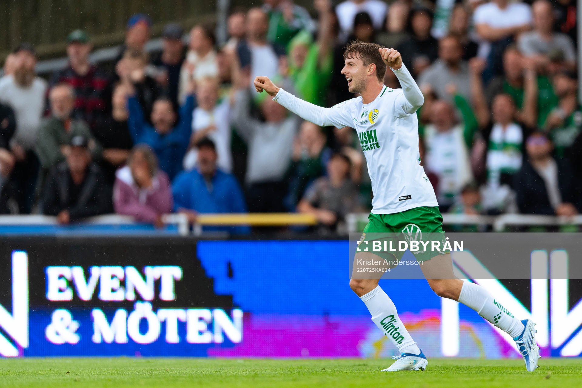 Hammarbys Jeppe Andrup Andersen jublar