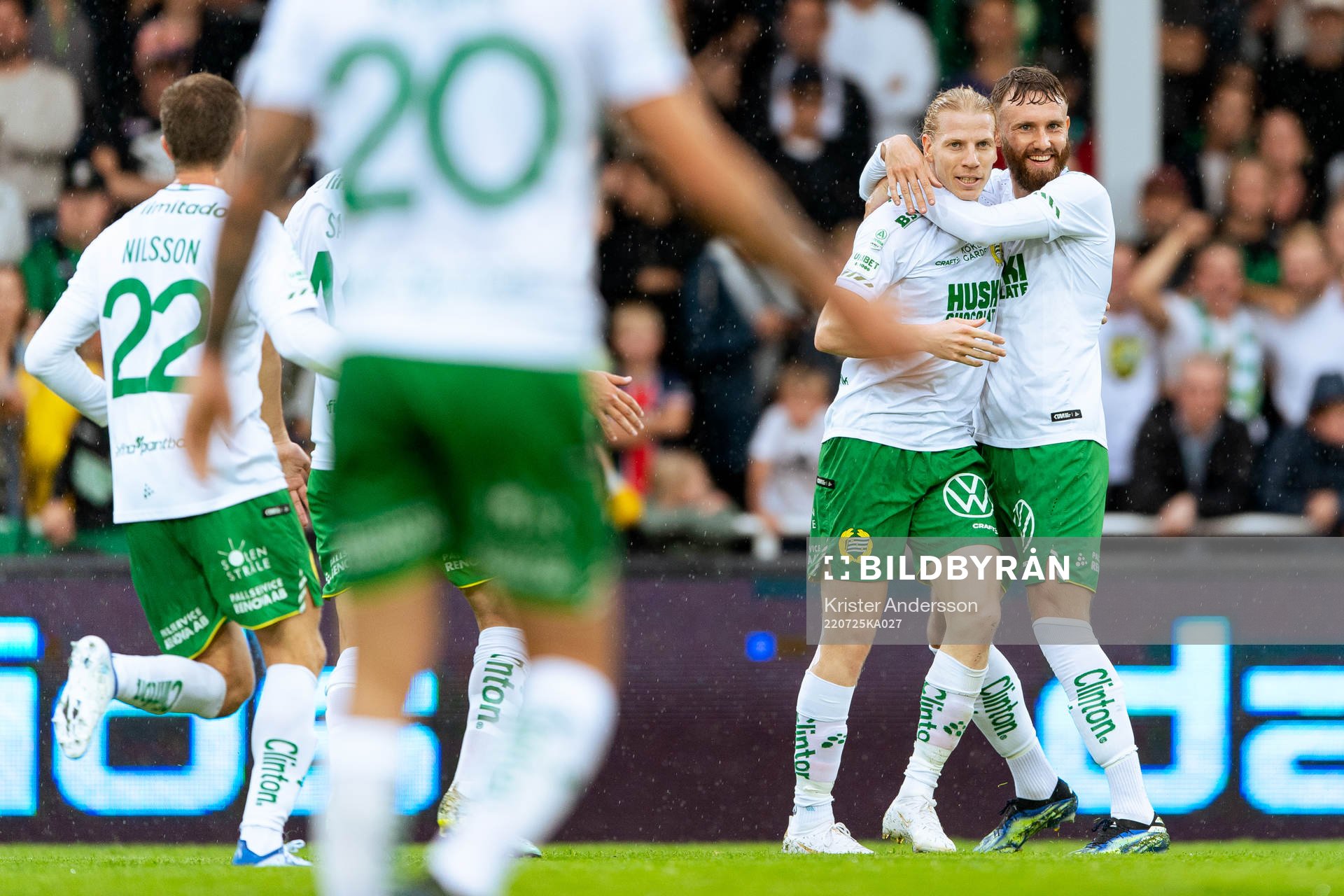 Hammarbys Gustav Ludwigson jublar med Simon Sandberg