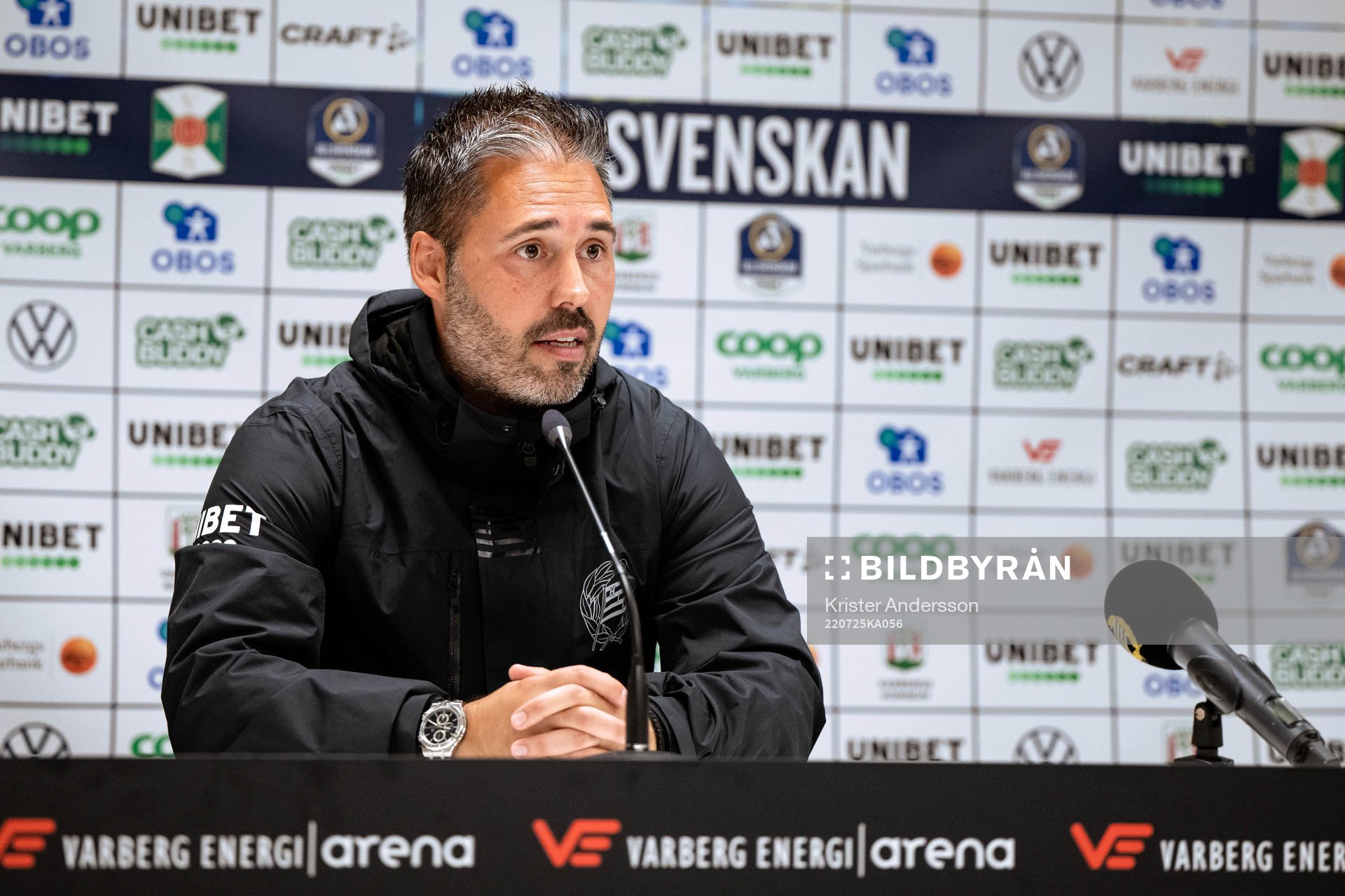 Hammarbys tränare Martí Cifuentes efter fotbollsmatchen i Allsvenskan mellan Varberg och Hammarby den 25 juli 2022 i Varberg. 