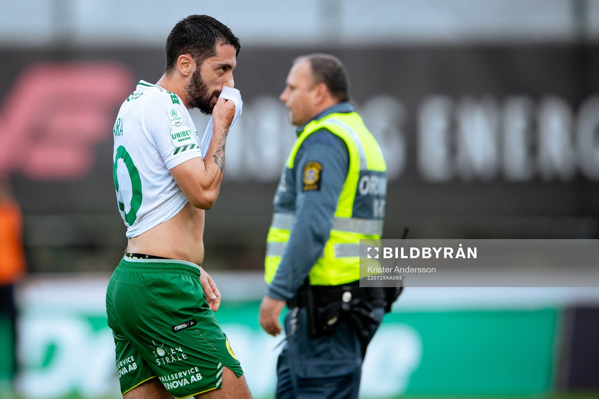 Hammarbys Nahir Besara under fotbollsmatchen i Allsvenskan mellan Varberg och Hammarby den 25 juli 2022 i Varberg. 