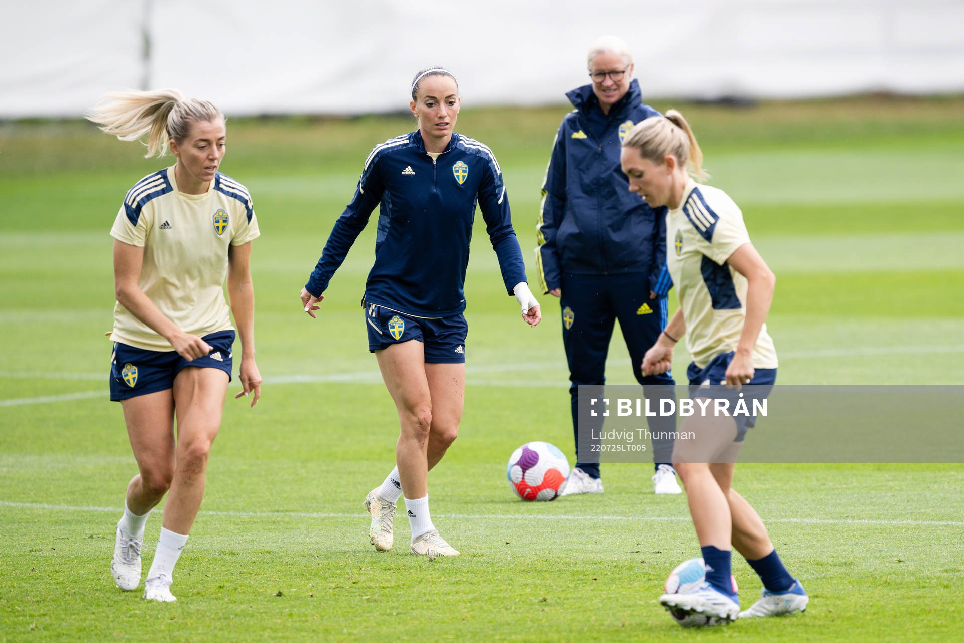 Linda Sembrant , Kosovare Asllani and Elin Rubensson of the
