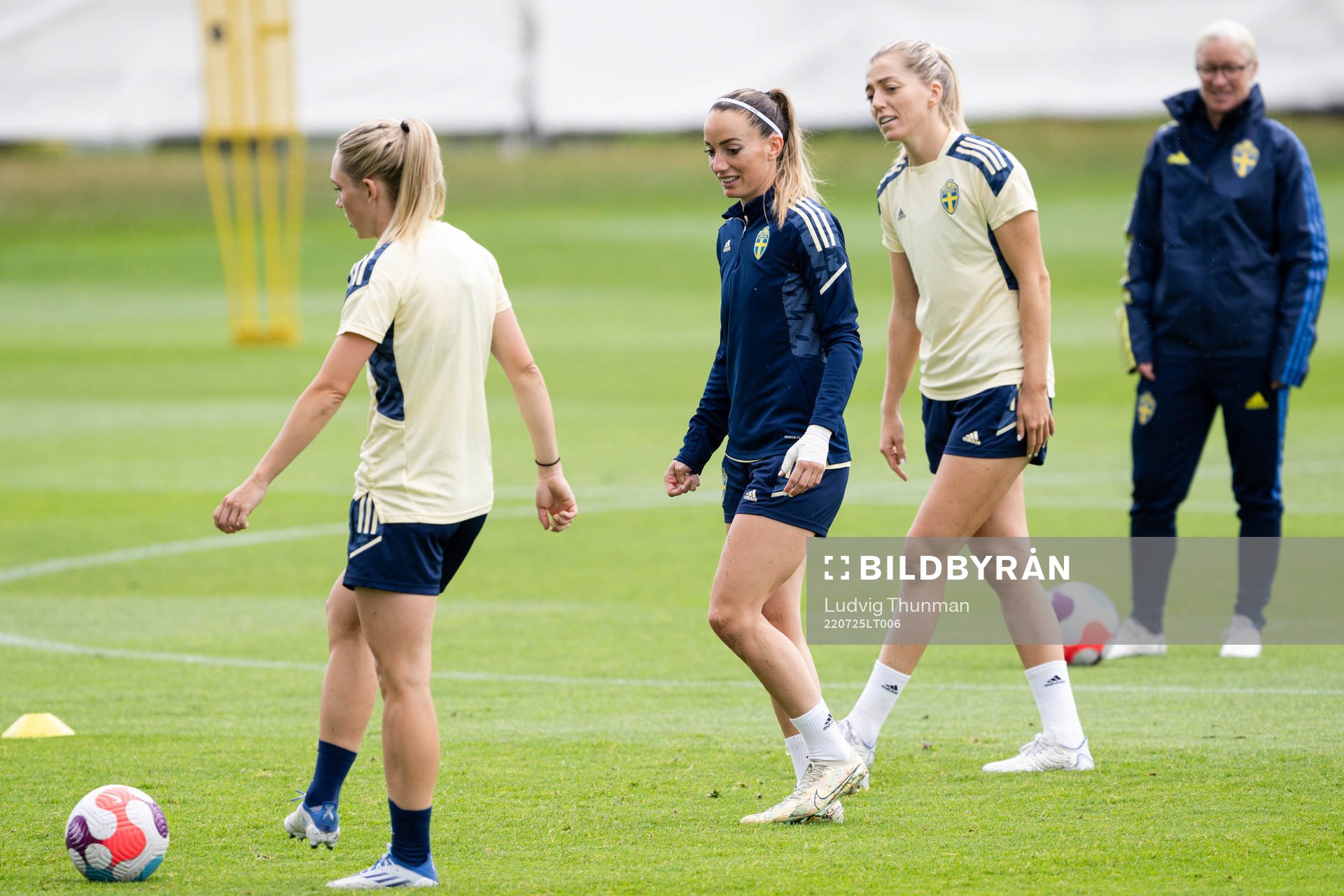 Linda Sembrant , Kosovare Asllani and Elin Rubensson of the