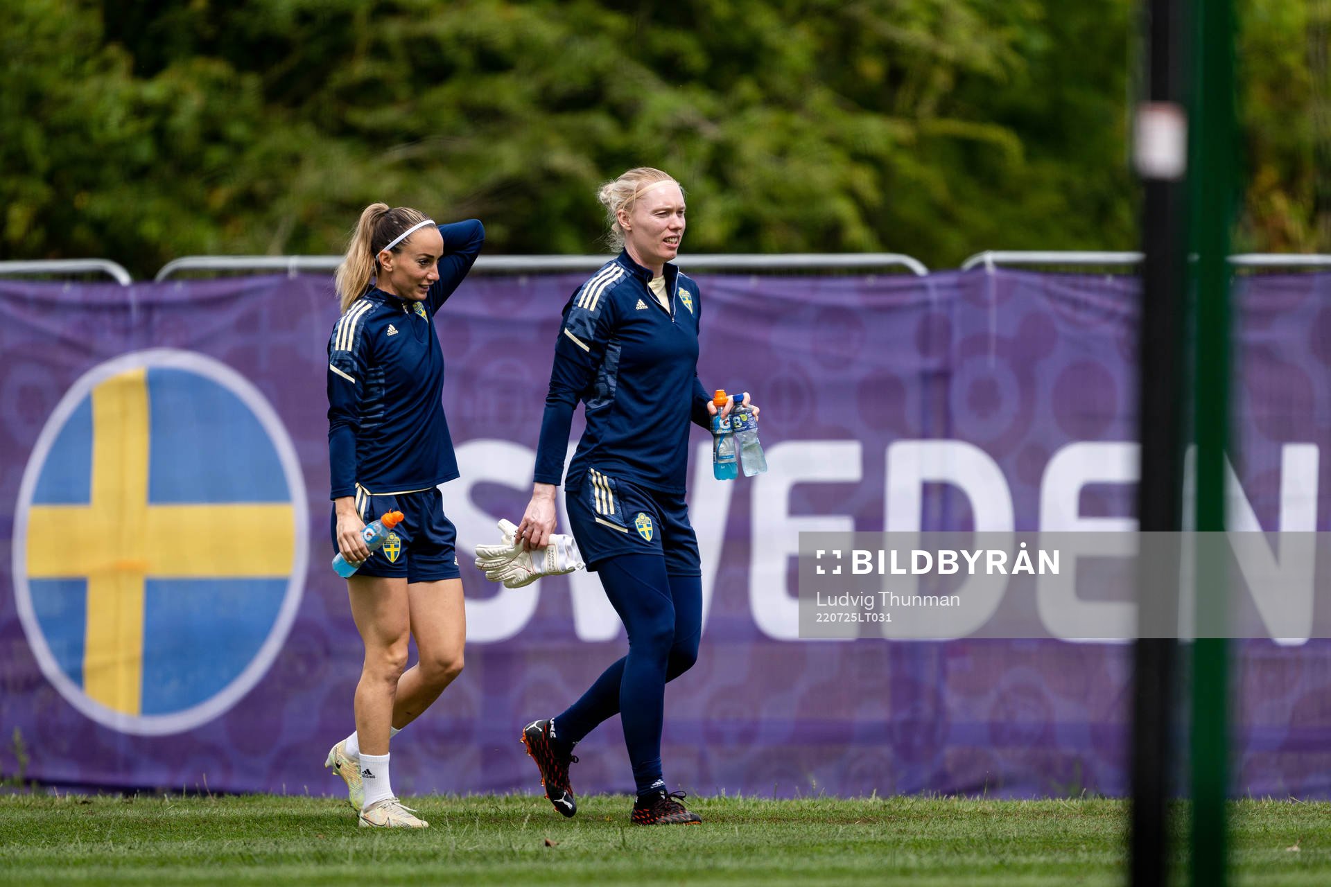 Kosovare Asllani and goalkeeper Hedvig Lindahl of the