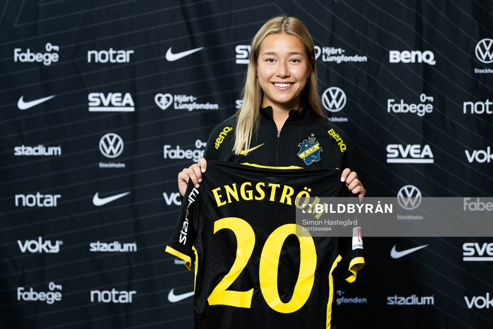 s nyförvärv Emma Engström poserer för porträtt