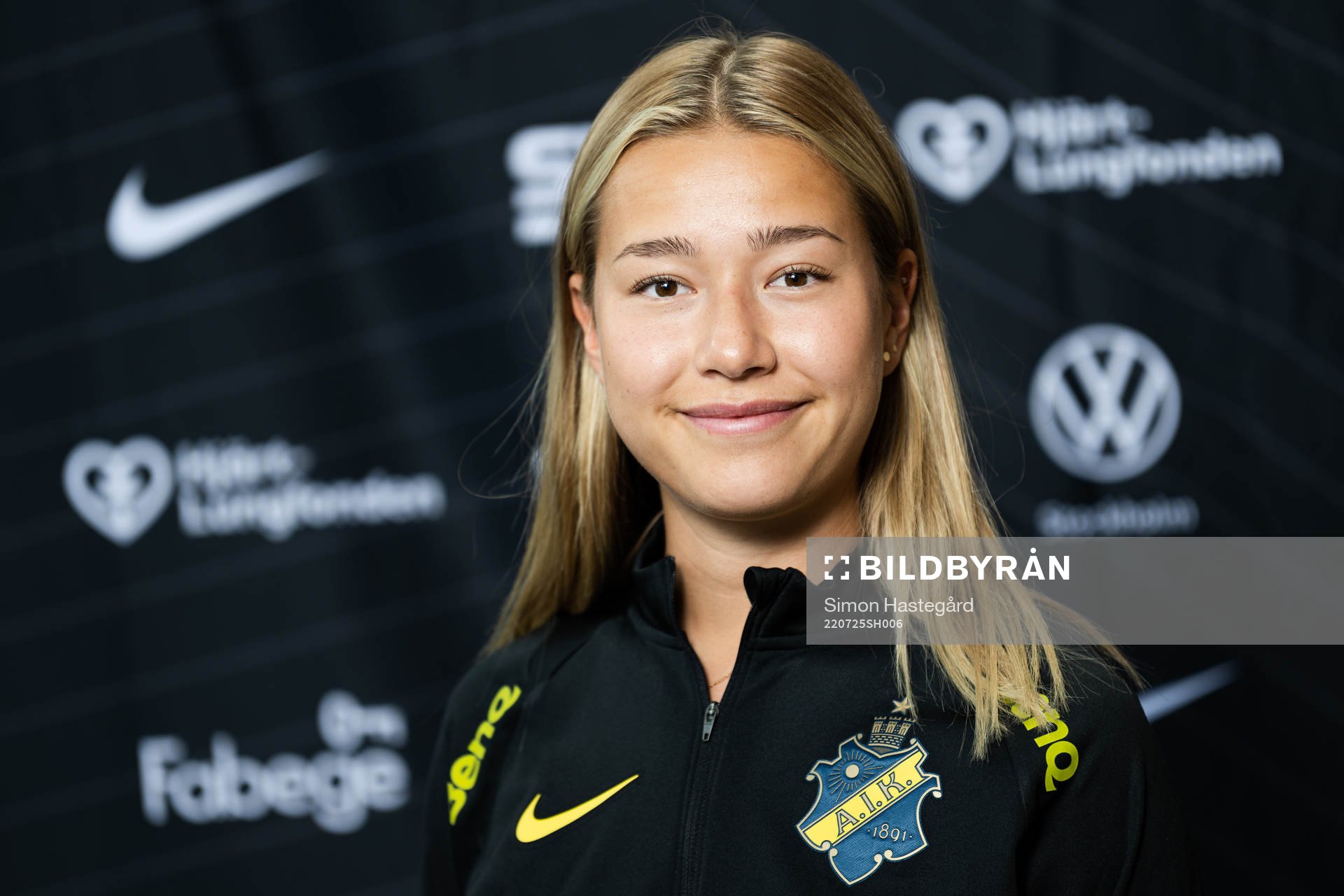 s nyförvärv Emma Engström poserer för porträtt