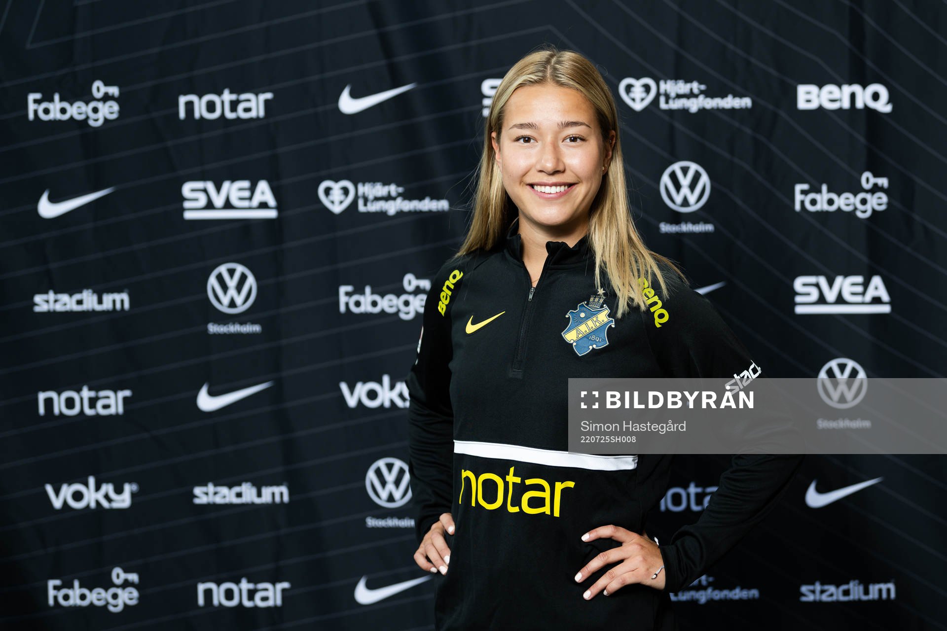 s nyförvärv Emma Engström poserer för porträtt