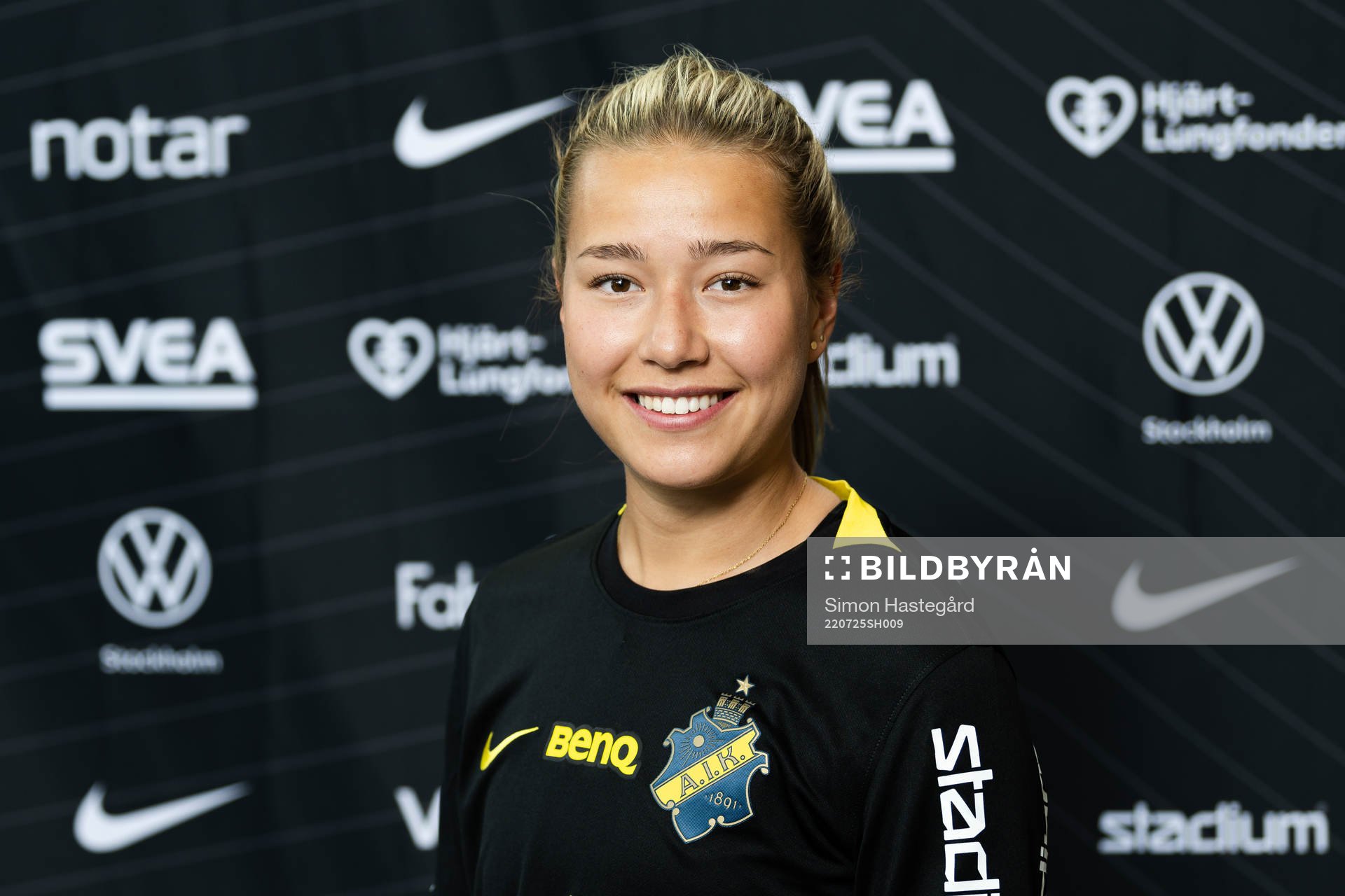 AIK:s nyförvärv Emma Engström poserer för porträtt under den 25 juli 2022 i Stockholm. 