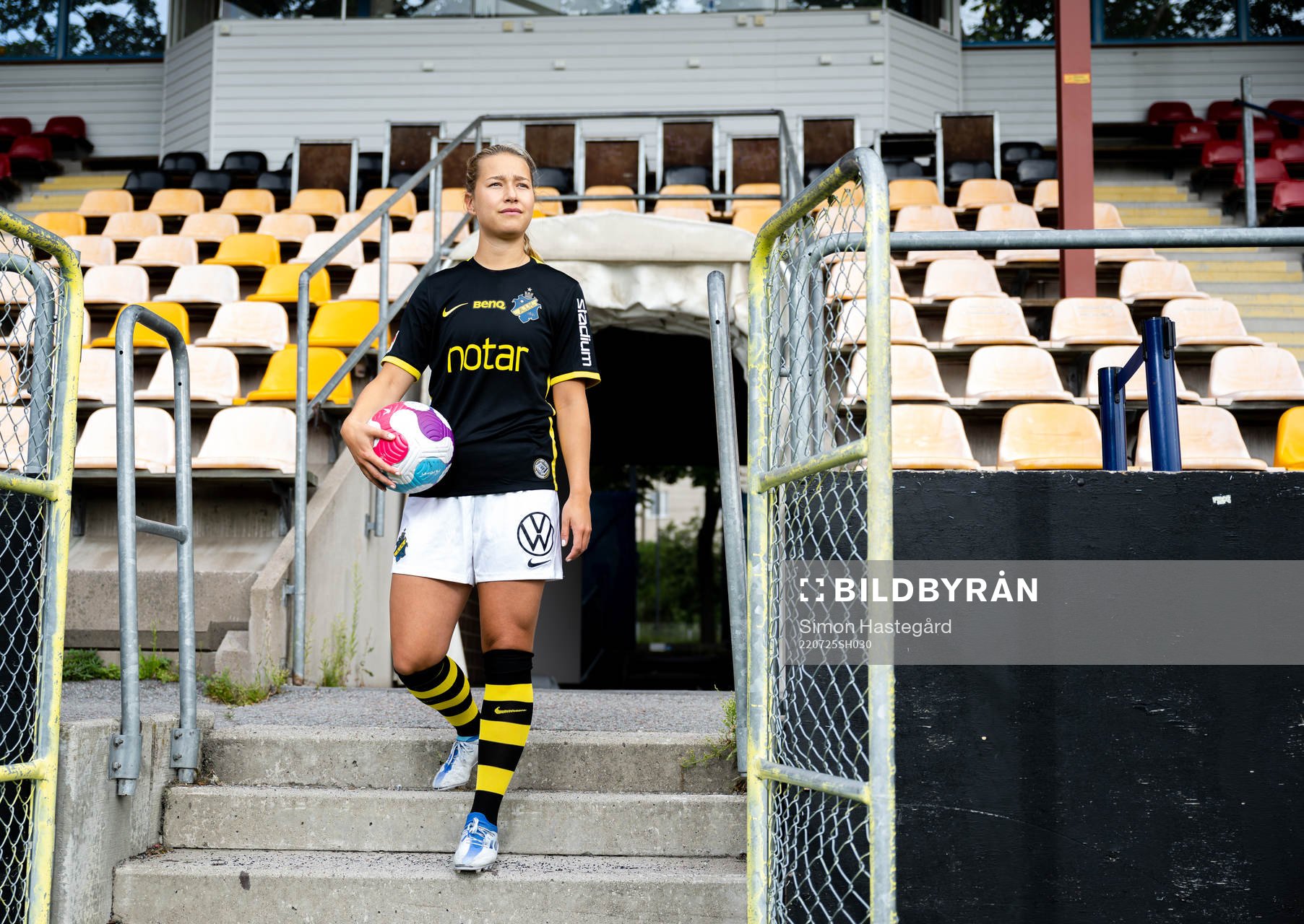 s nyförvärv Emma Engström poserer för porträtt