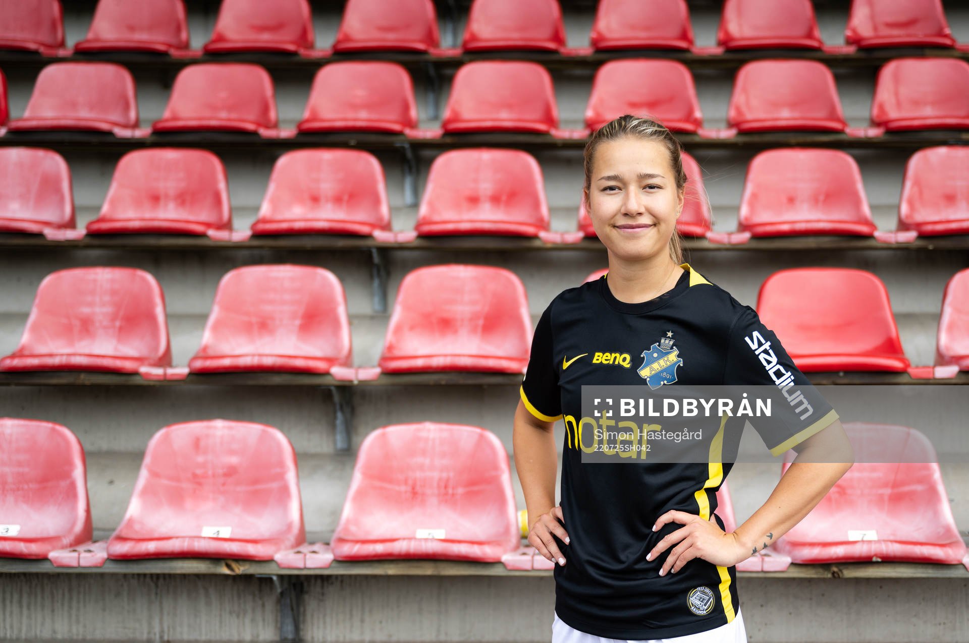 s nyförvärv Emma Engström poserer för porträtt
