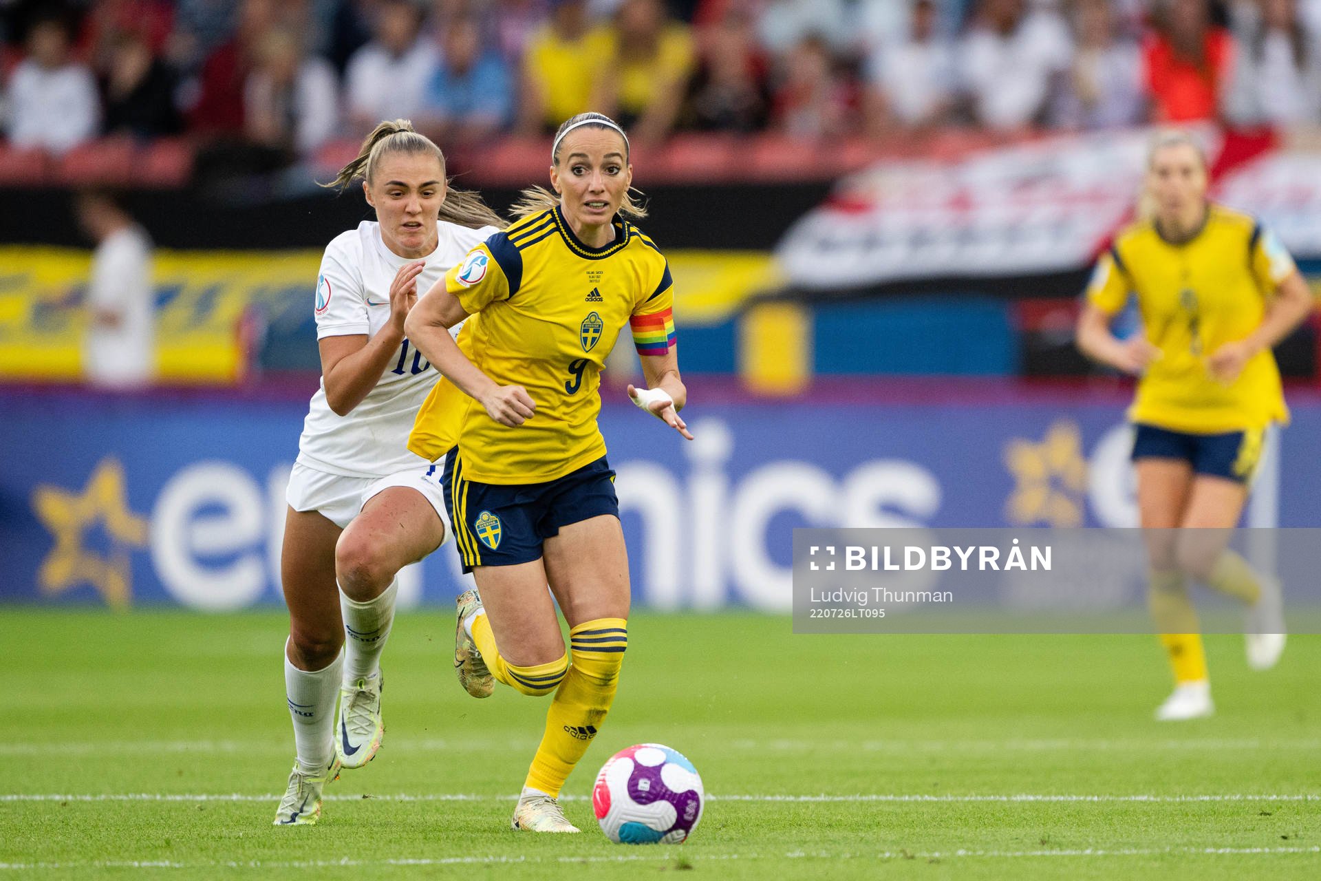 Georgia Stanway of England and Kosovare Asllani of Sweden