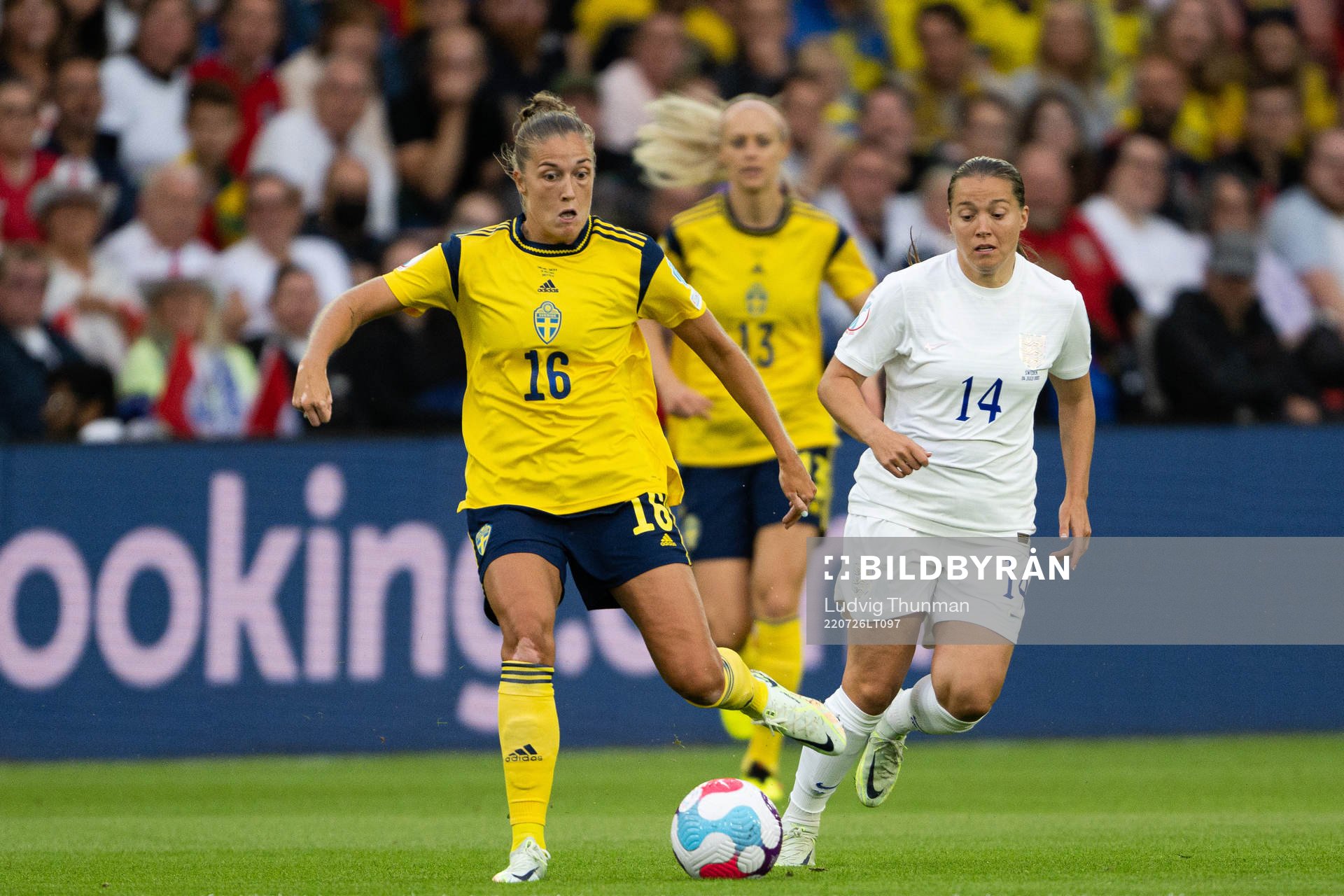 Filippa Angeldahl of Sweden and Fran Kirby of England