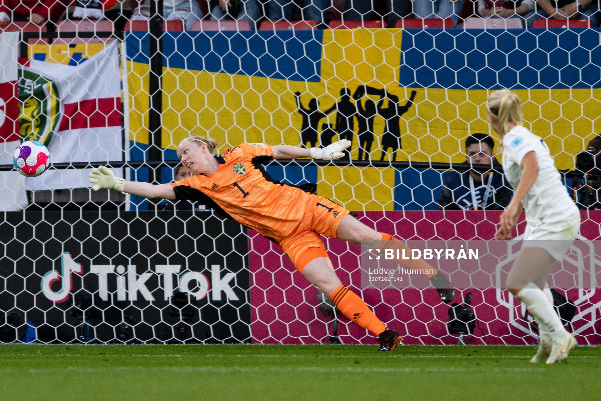 Beth Mead of England scores the 1-0 goal behind goalkeeper