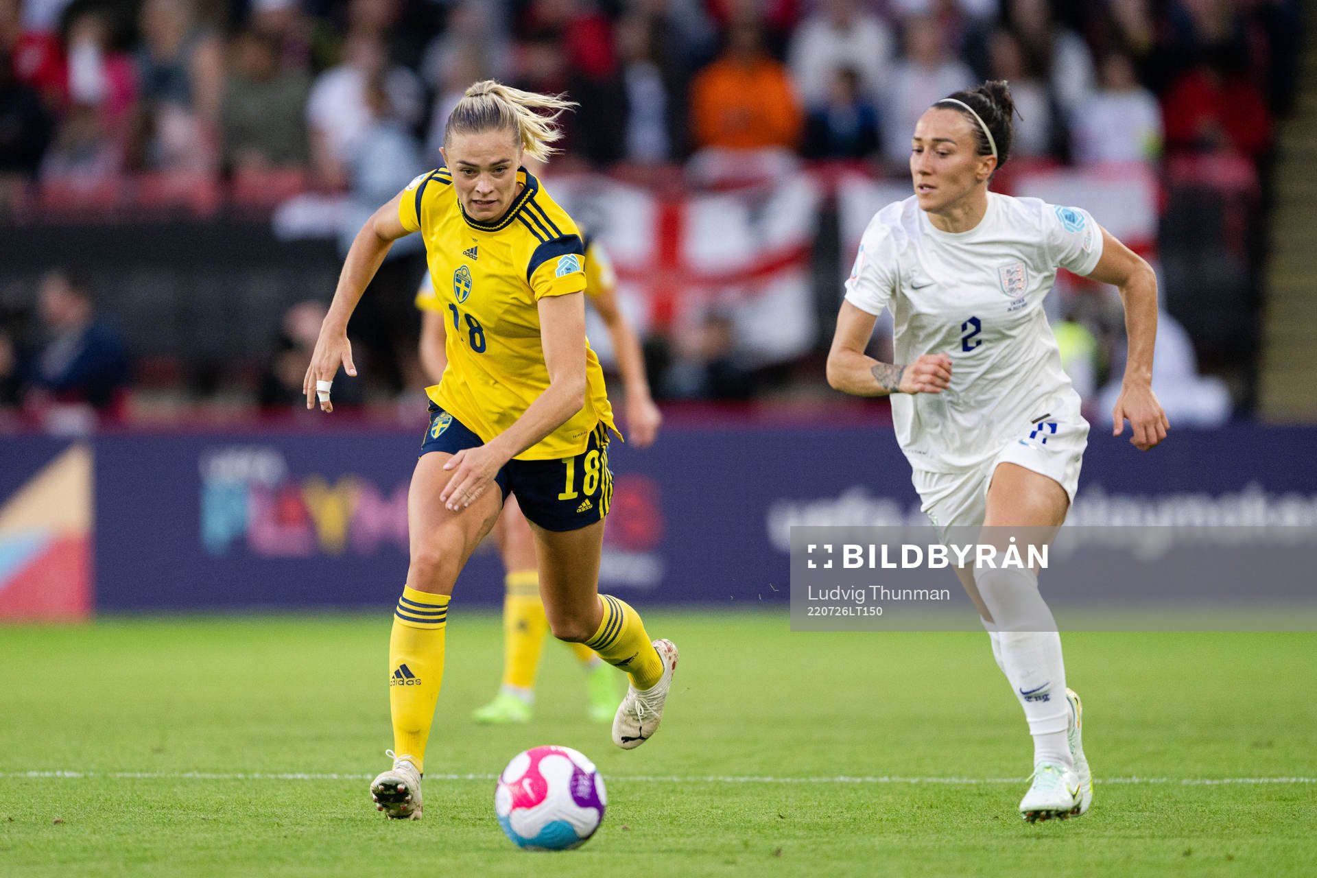 Fridolina Rolfö of Sweden and Lucy Bronze of England
