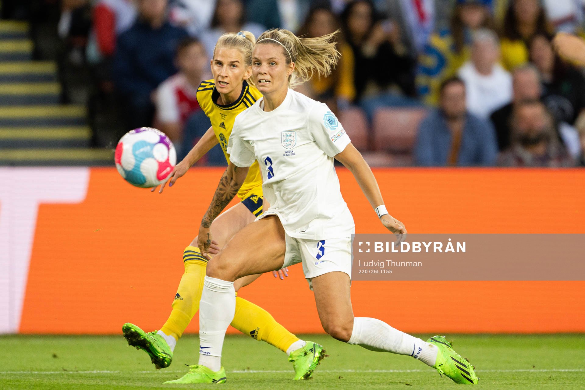 Sofia Jakobsson of Sweden and Rachel Daly of England during the UEFA Women's Euro 2022 semifinal match between England and Sweden on July 26, 2022 in Sheffield.