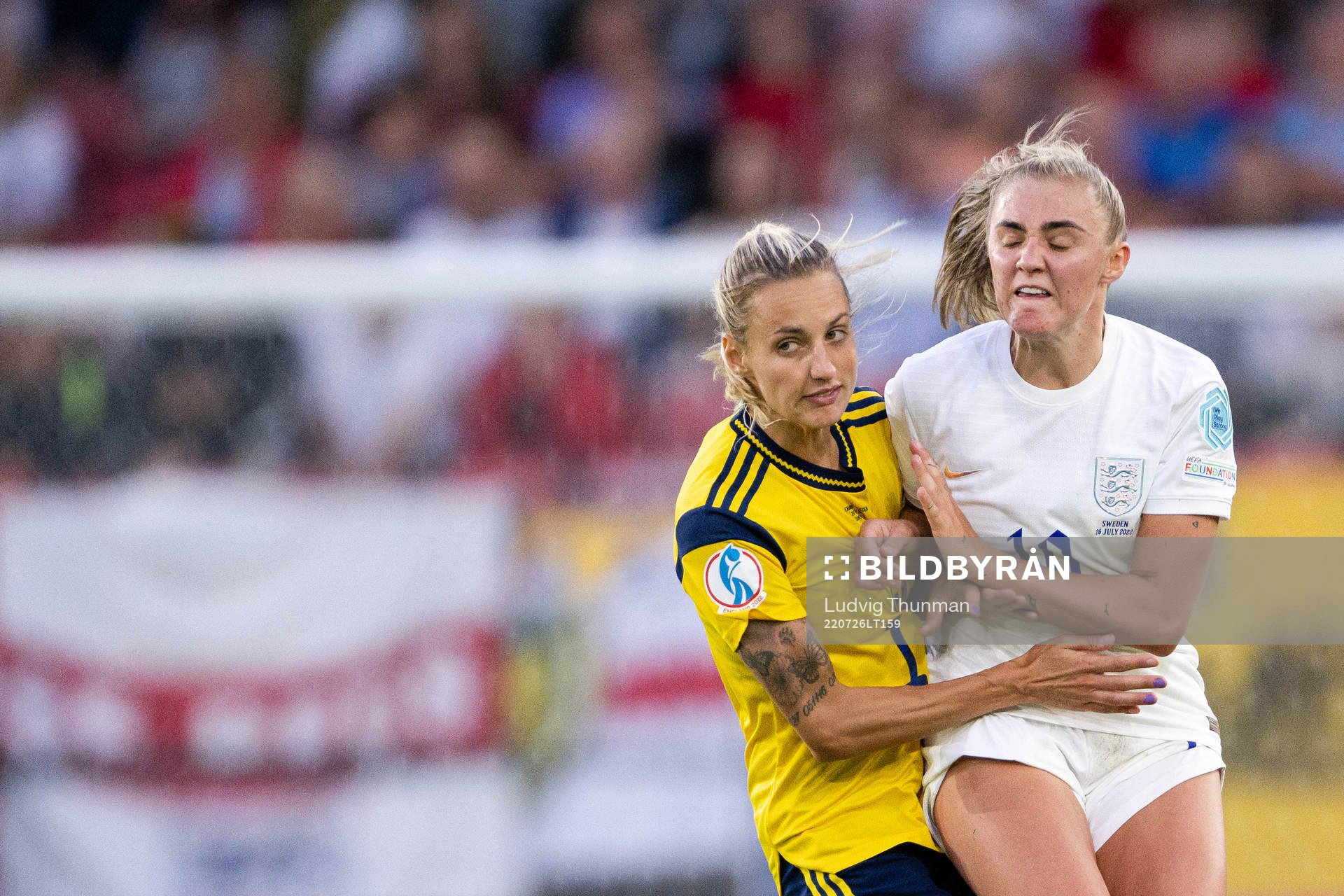Nathalie Björn of Sweden and Chloe Kelly of England