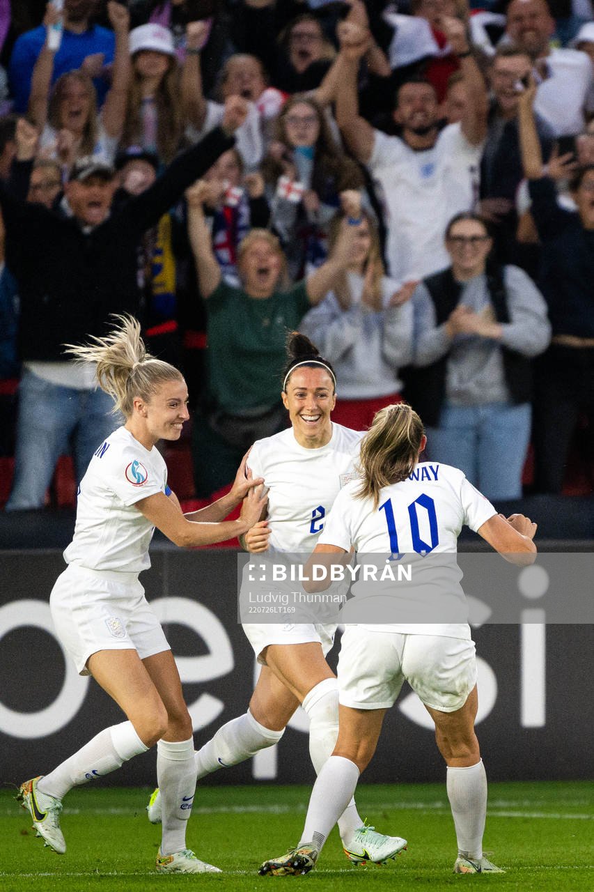 Lucy Bronze of England celebrates the 2-0 goal