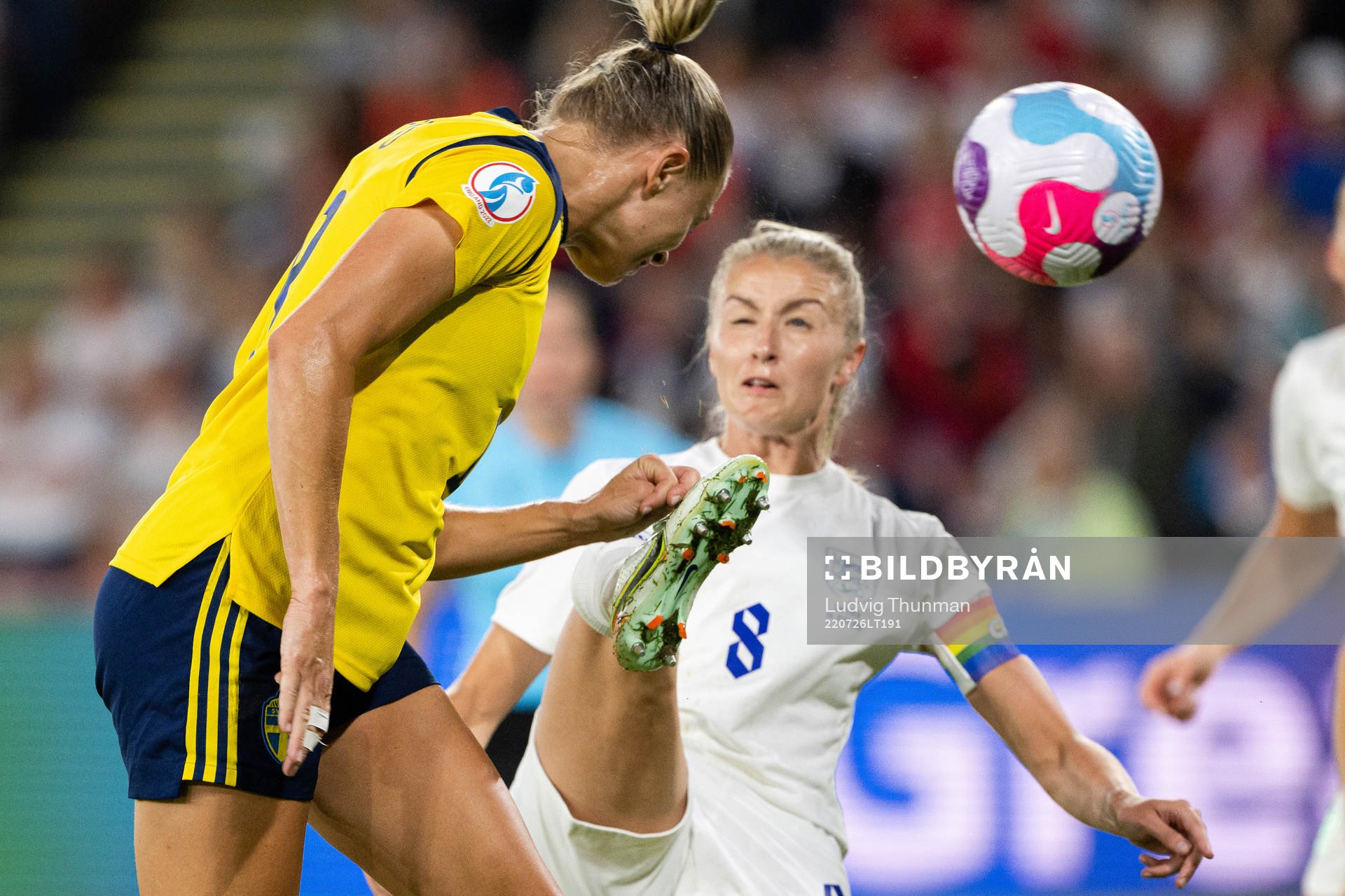 Fridolina Rolfö of Sweden and Leah Williamson of England
