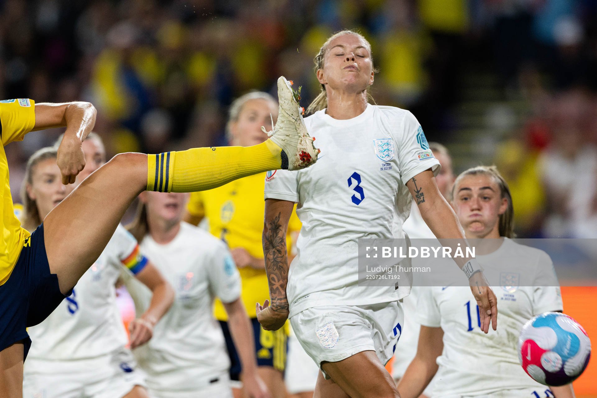 Fridolina Rolfö of Sweden and Leah Williamson of England