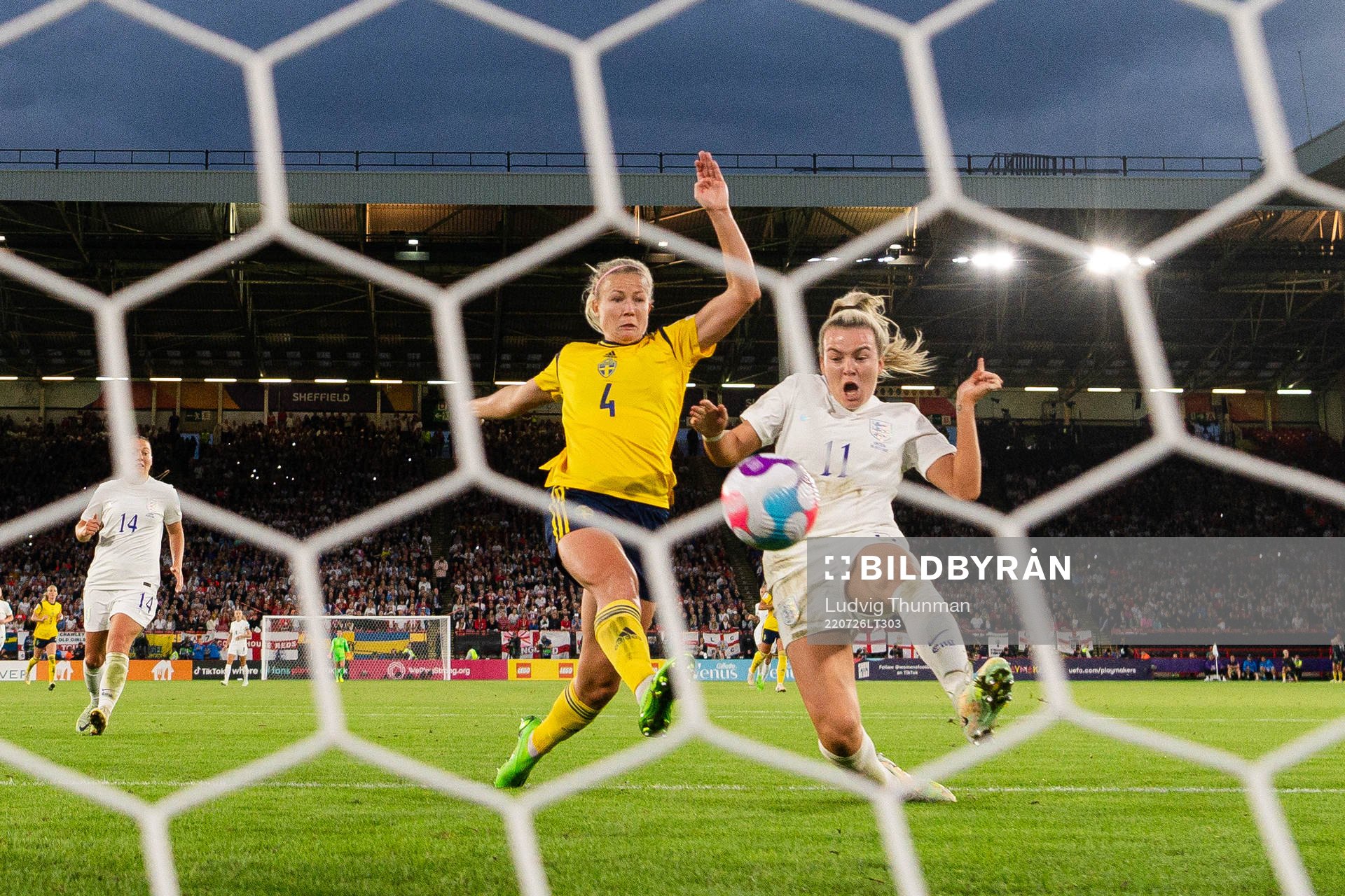 Hanna Glas of Sweden and Lauren Hemp of England