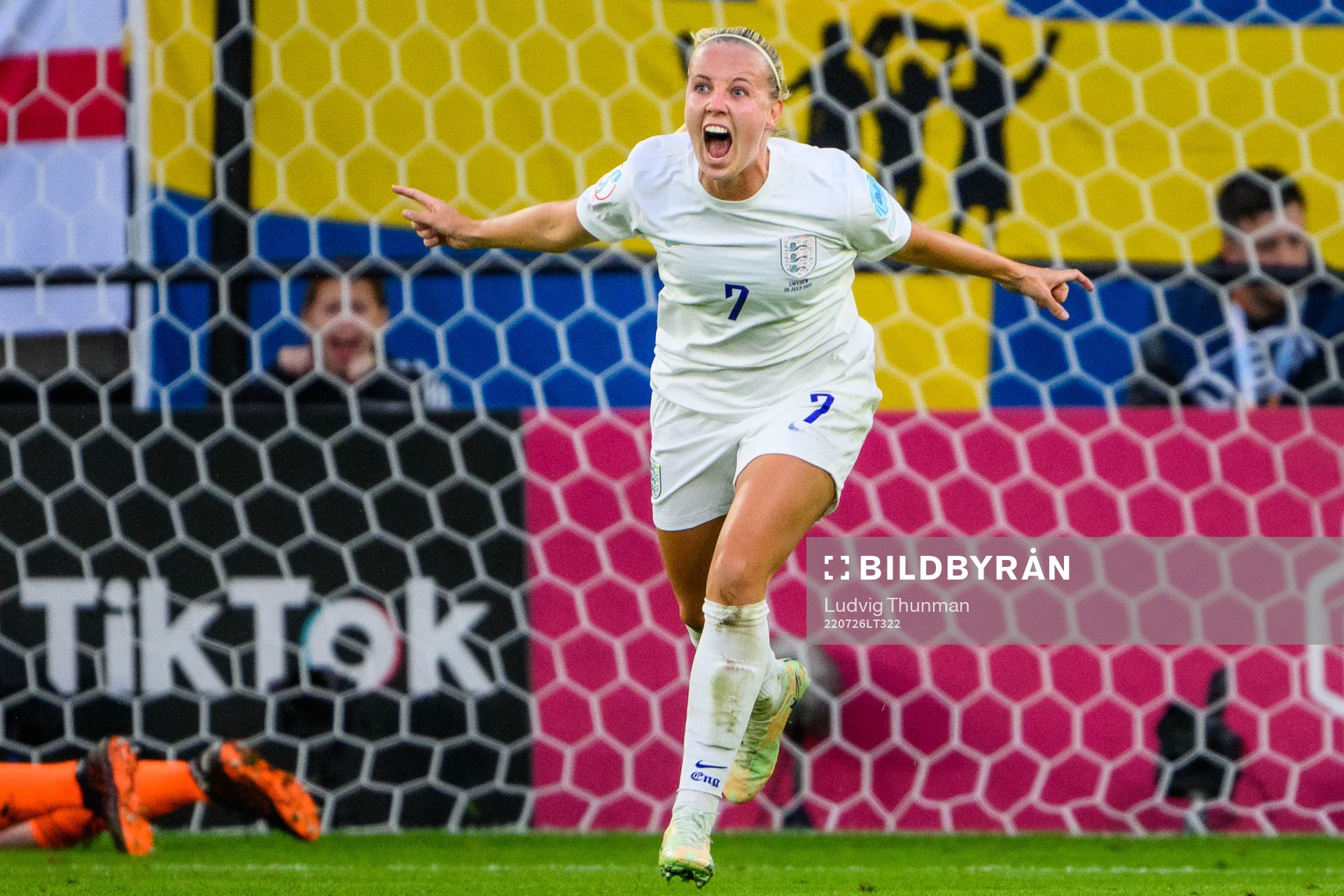Beth Mead of England celebrates