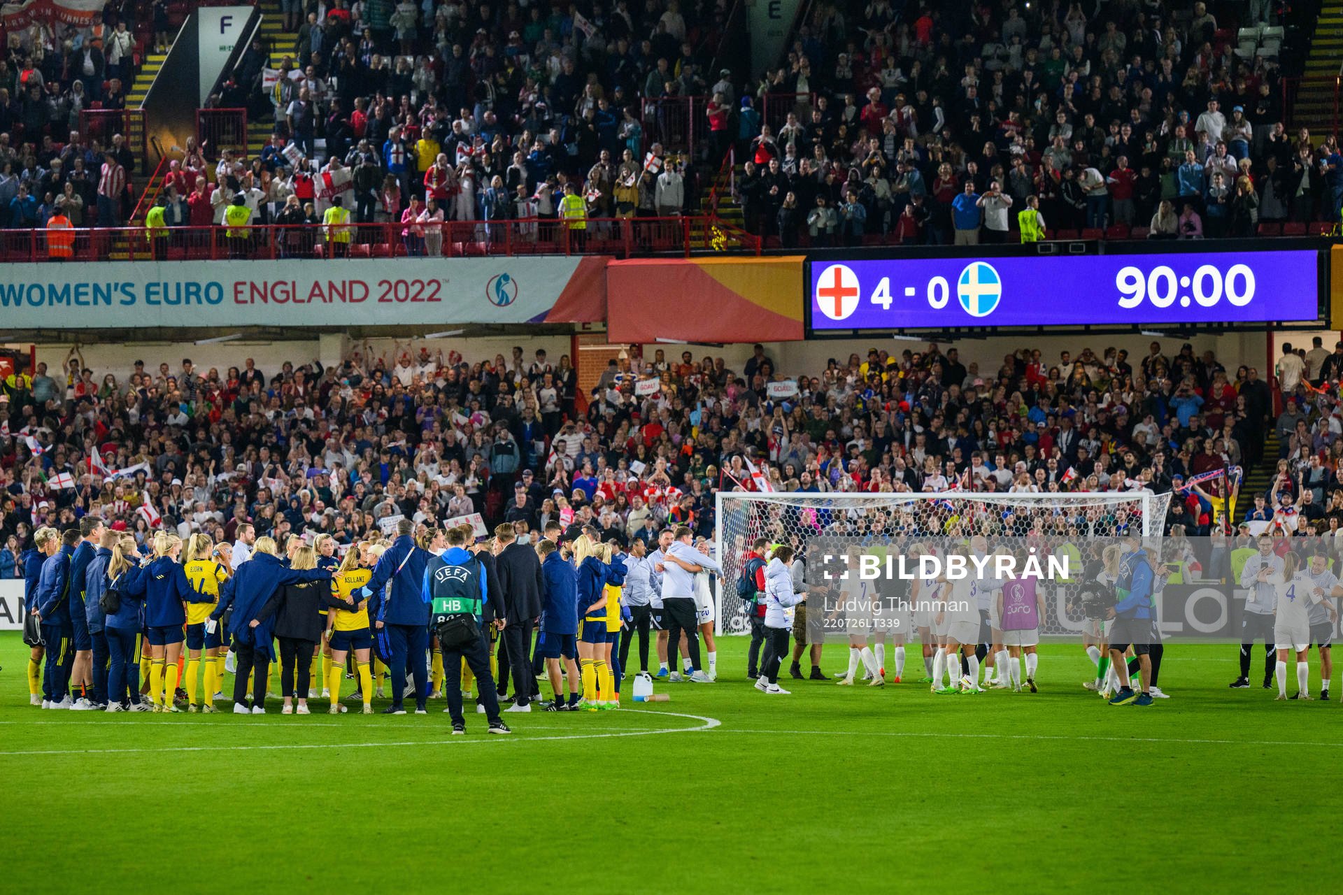 Players of Sweden gather
