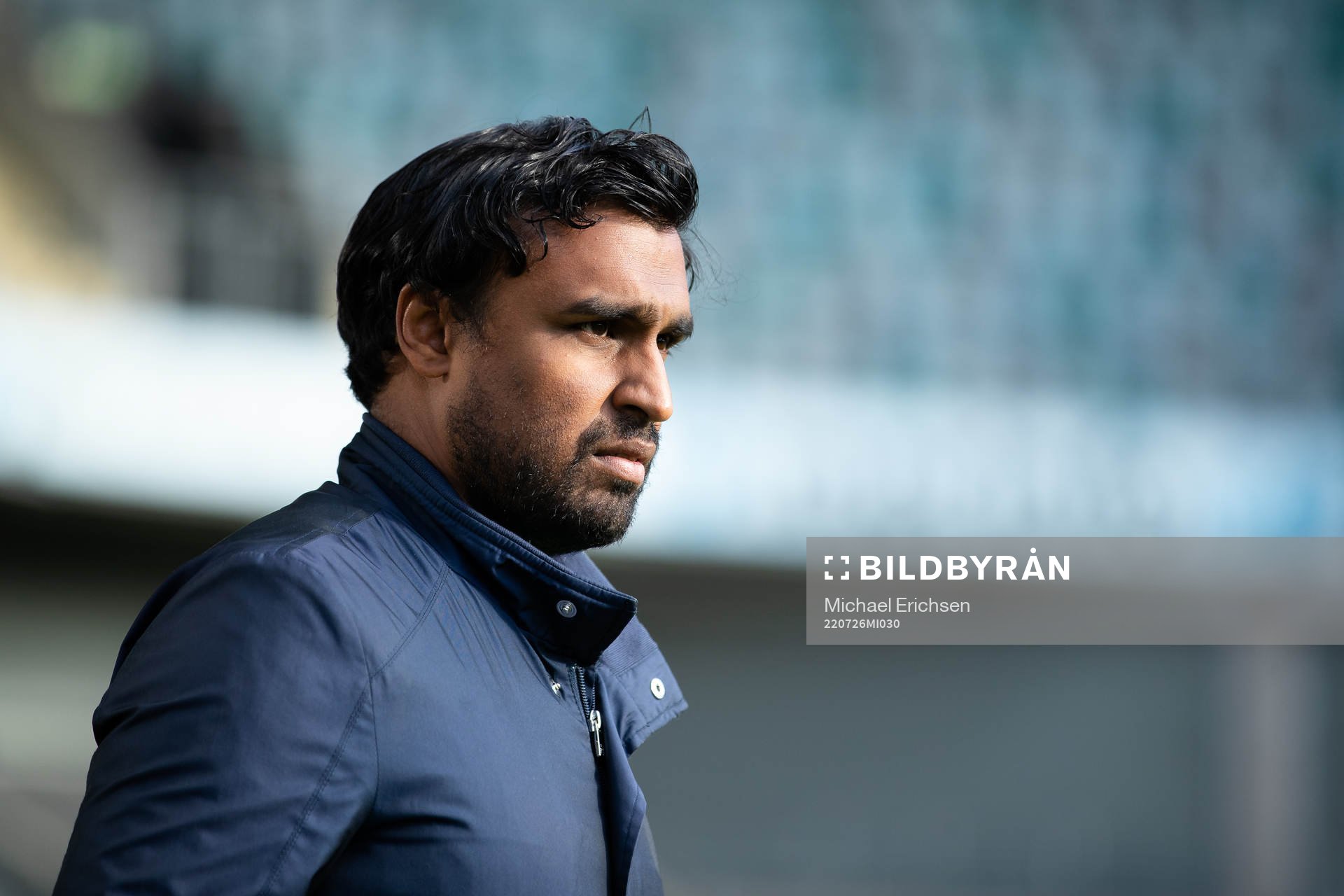 Västerås tränare Kalle Karlsson innan fotbollsmatchen i