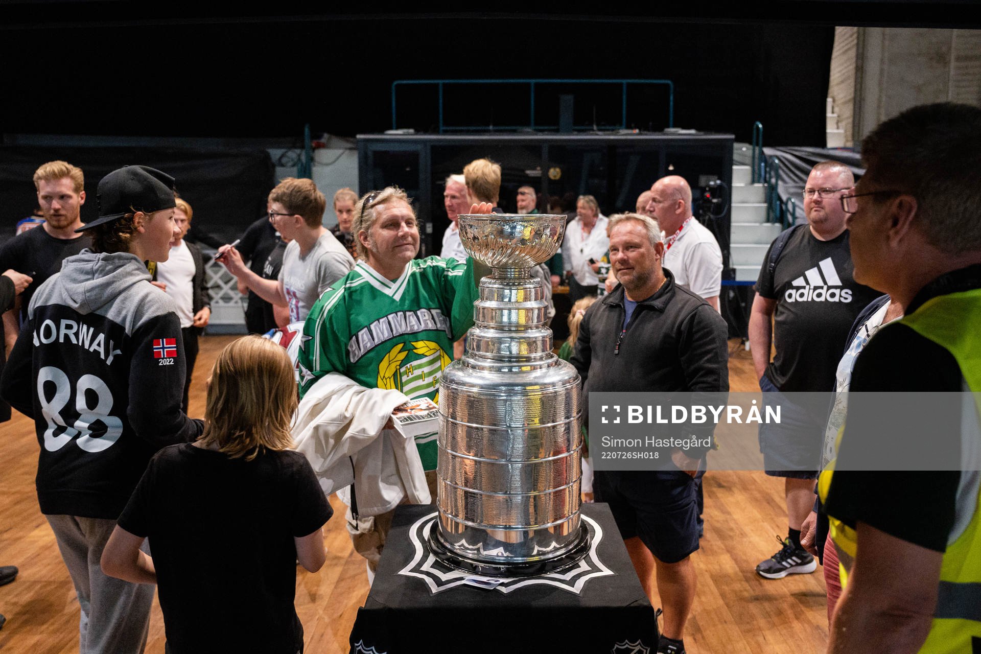 Fans with the Stanley Cup Trophy at Hovet Arena
