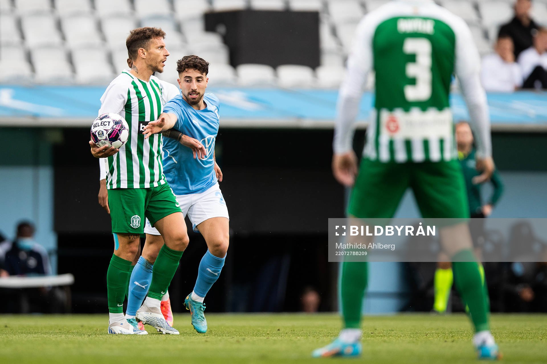 Nicolas Gorobsov of Zalgiris Vilnius and Moustafa Zeidan of