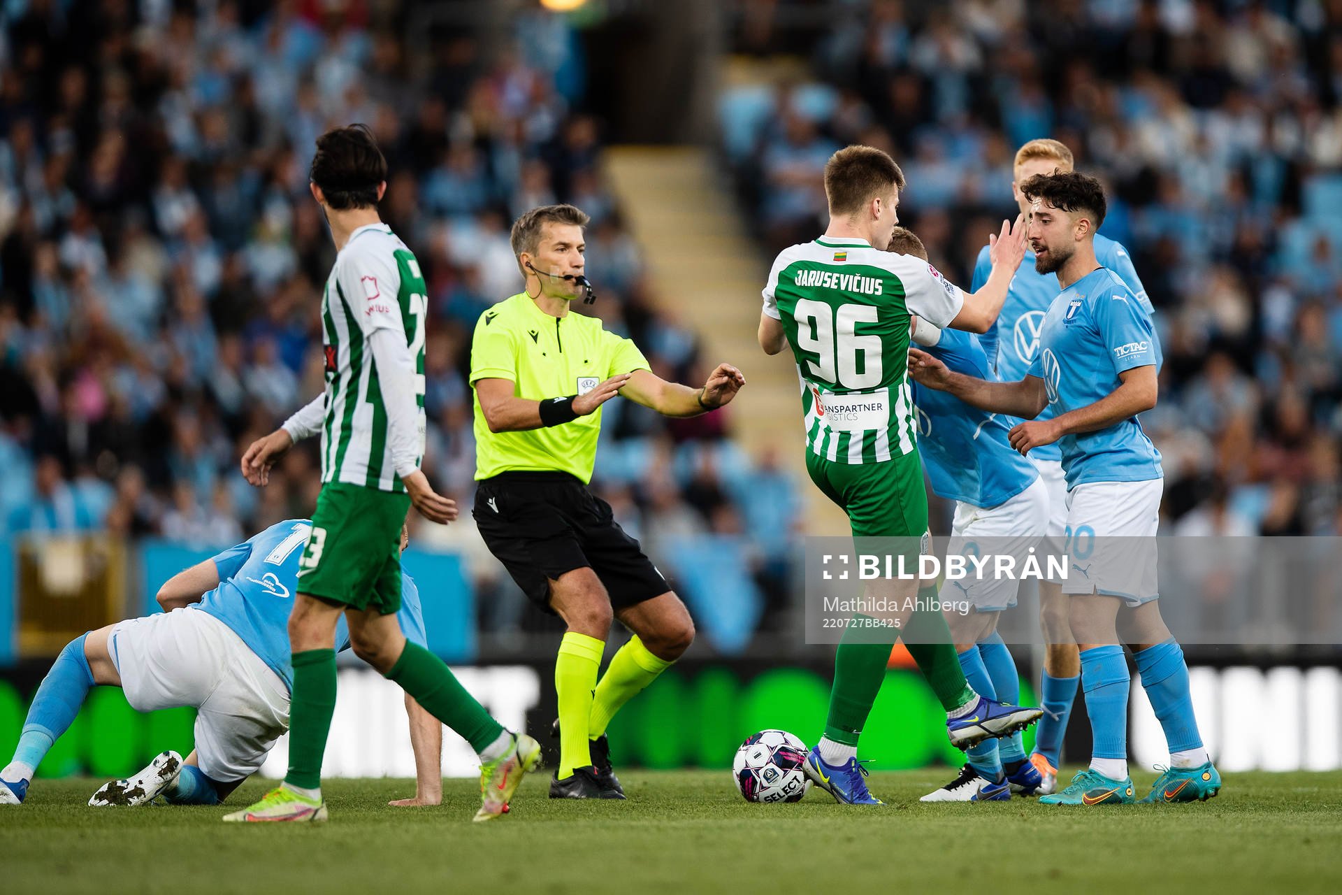 Anders Christiansen of Malmö FF in a situation with Gustas