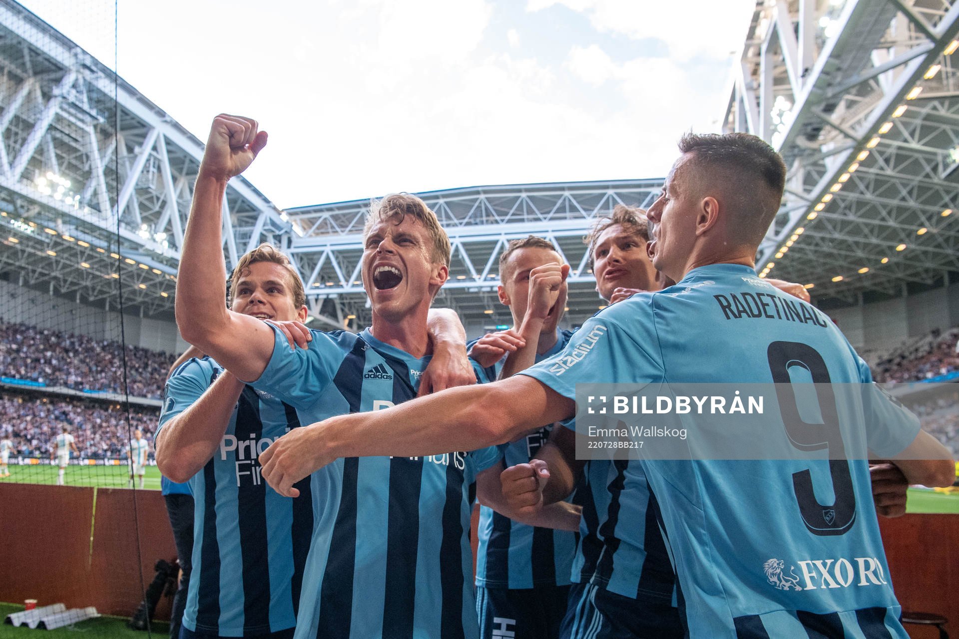 Rasmus Schüller of Djurgården celebrates 1-0 by Isak Hien