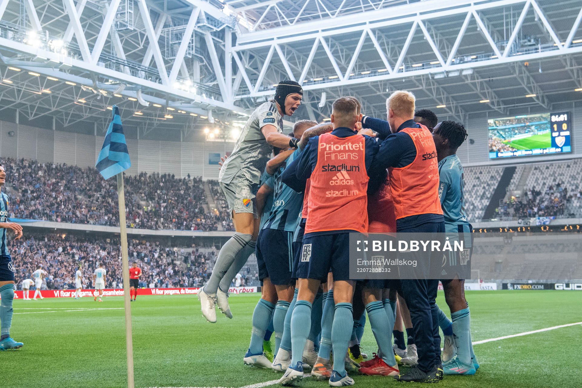 Players of Djurgården celebrate 2-0 by Emmanuel Banda (not