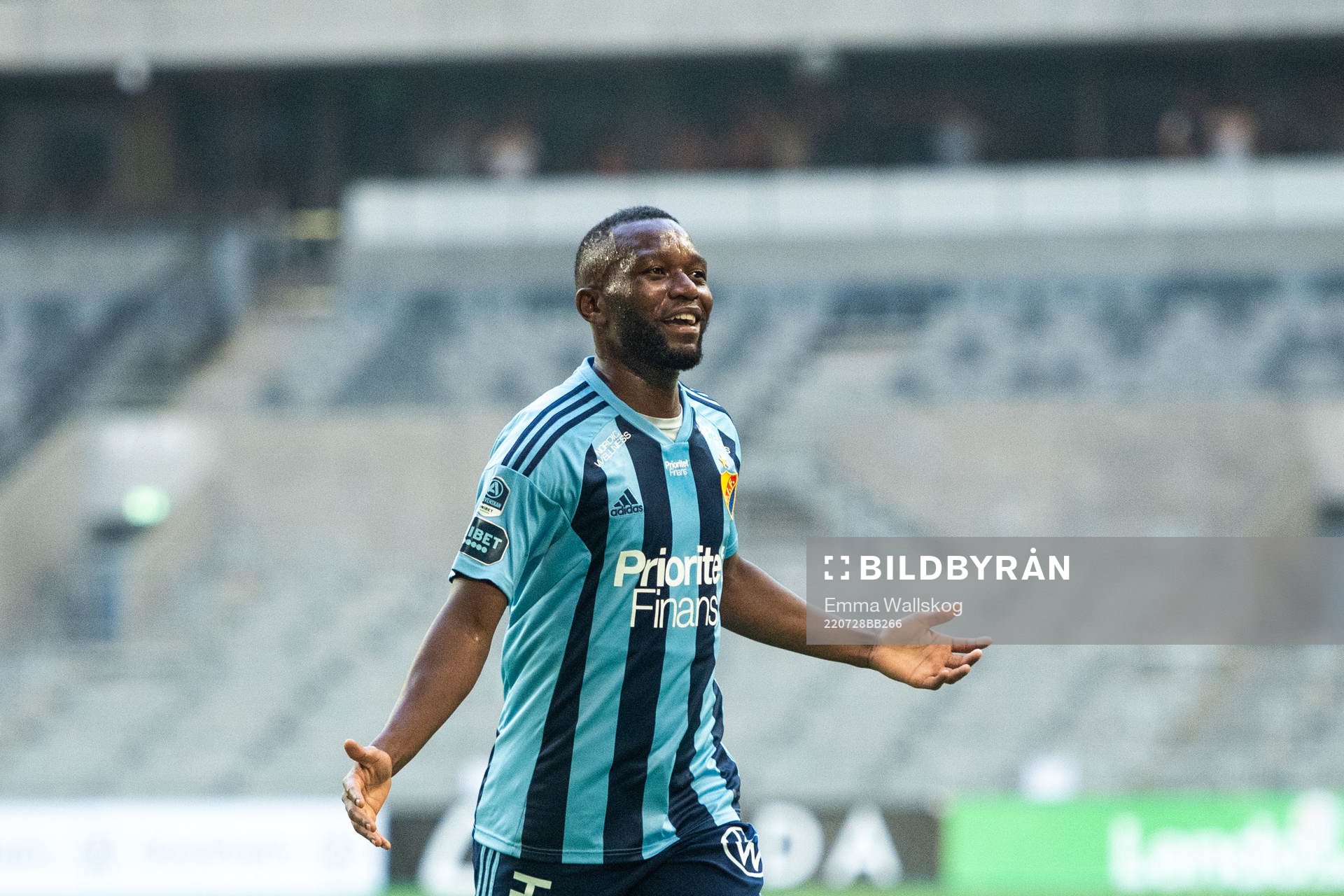 Emmanuel Banda of Djurgården celebrate