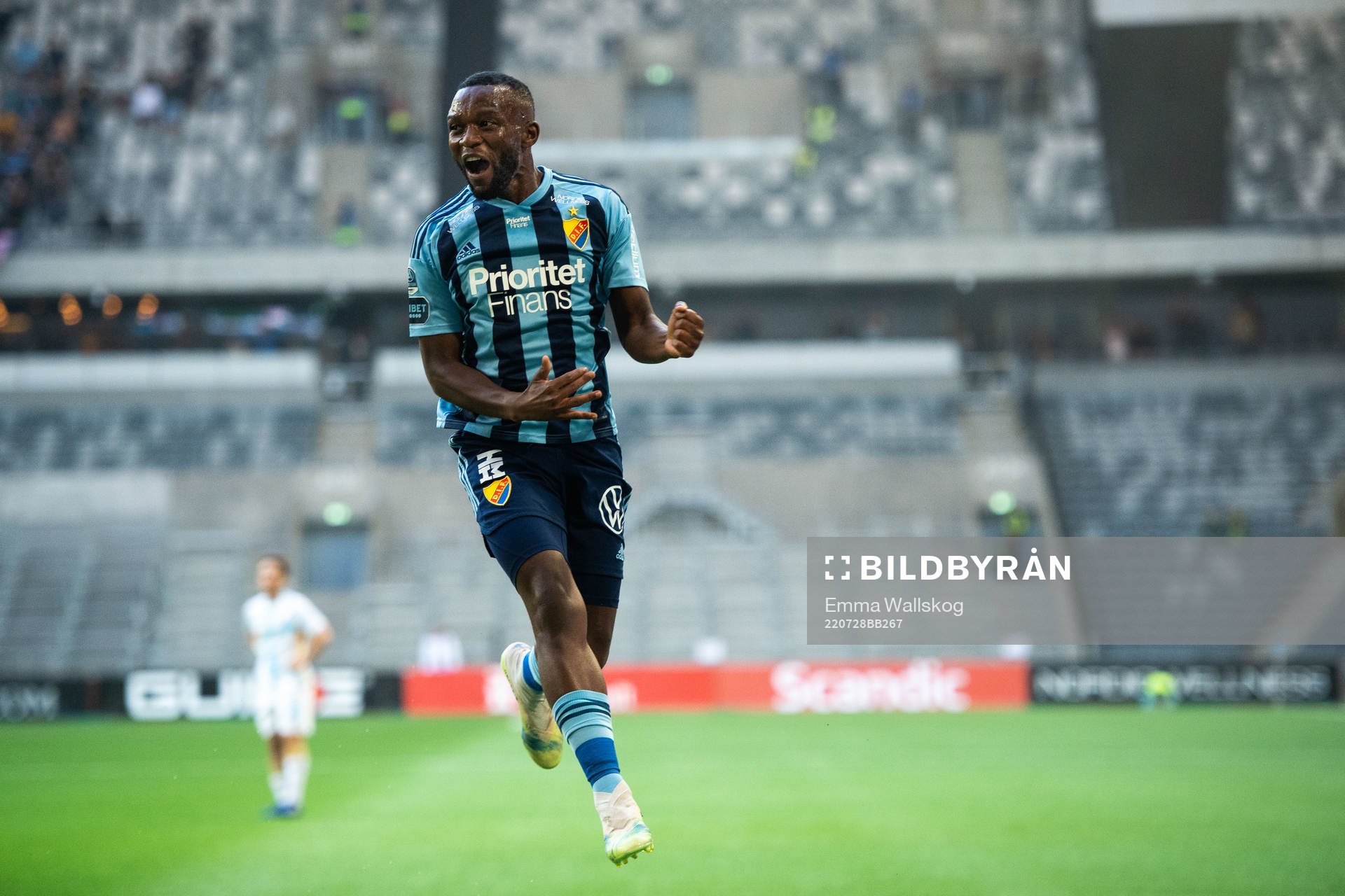 Emmanuel Banda of Djurgården celebrates