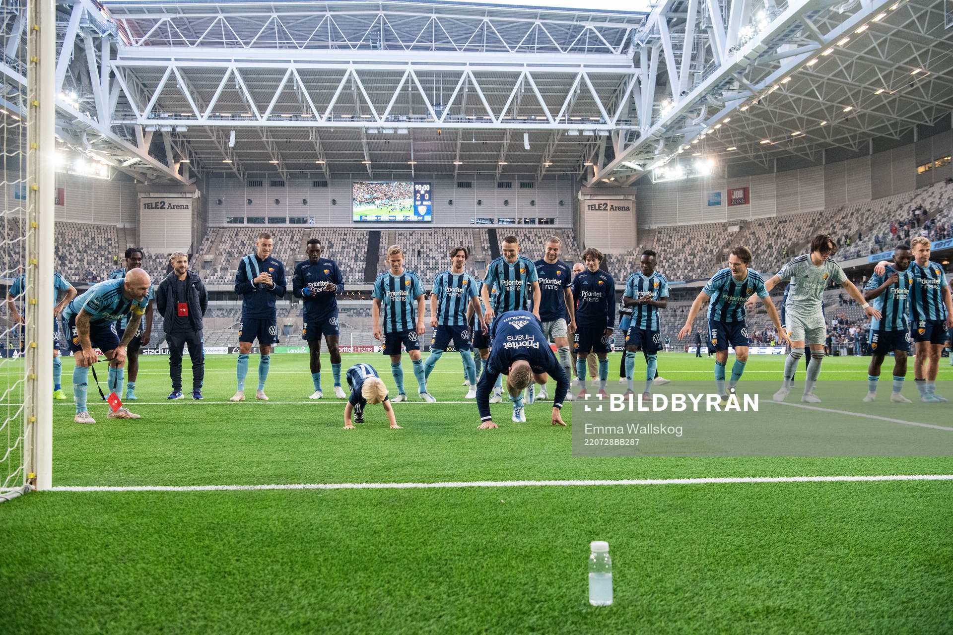 Victor Edvardsen and the players of Djurgården celebrate