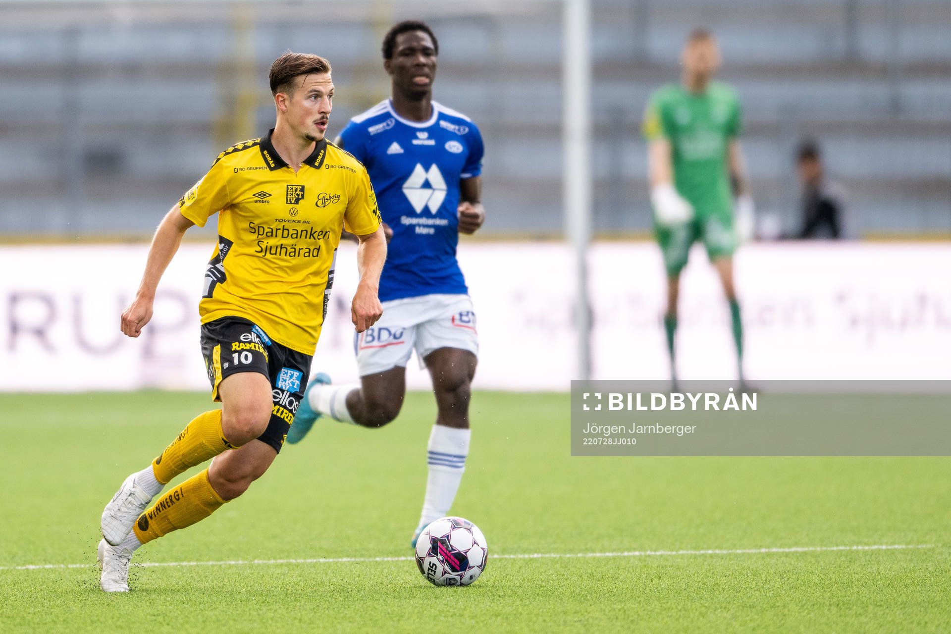 Simon Olsson of Elfsborg and Dator Fofana of Molde