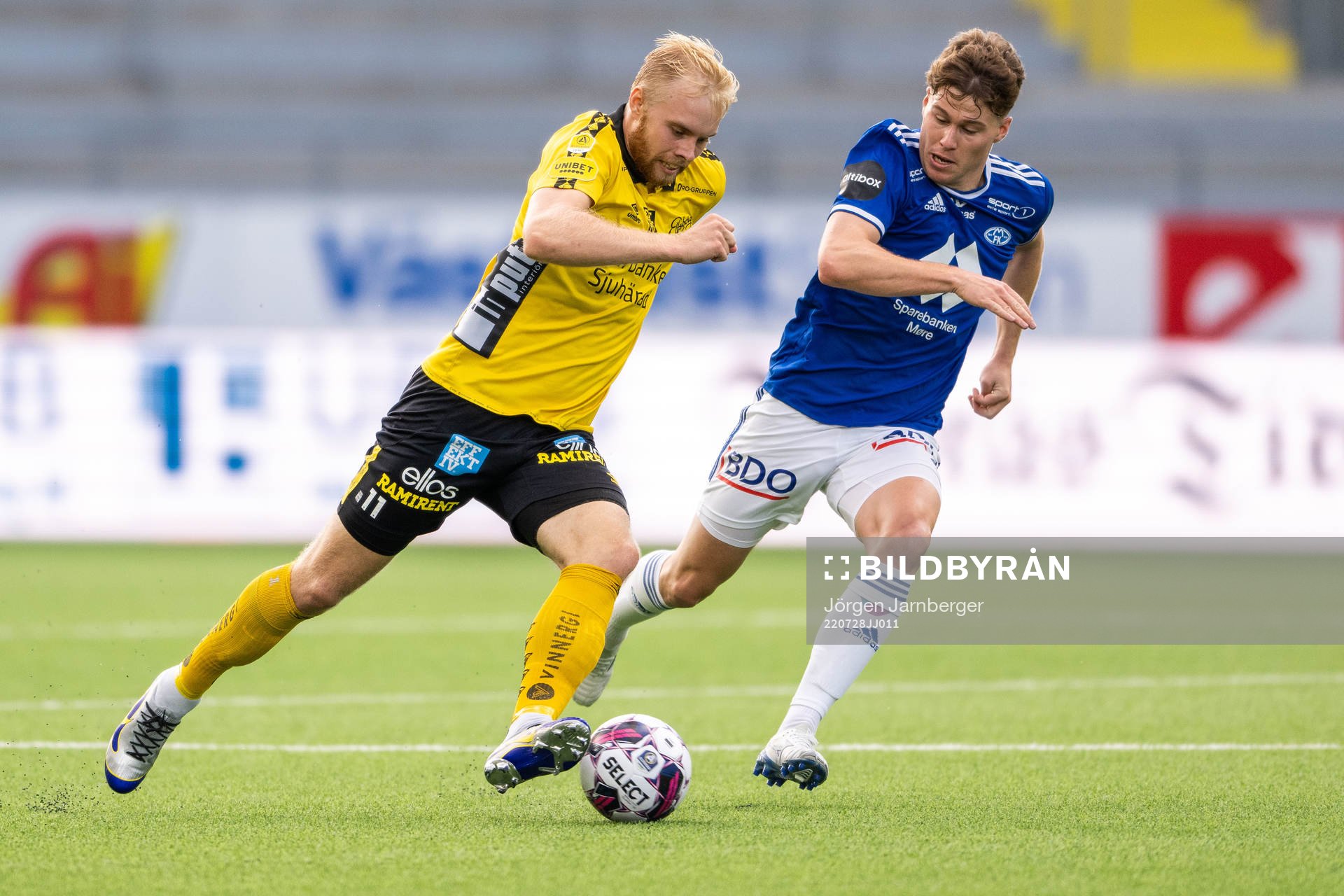Sveinn Gudjohnsen of Elfsborg and Emil Breivik of Molde