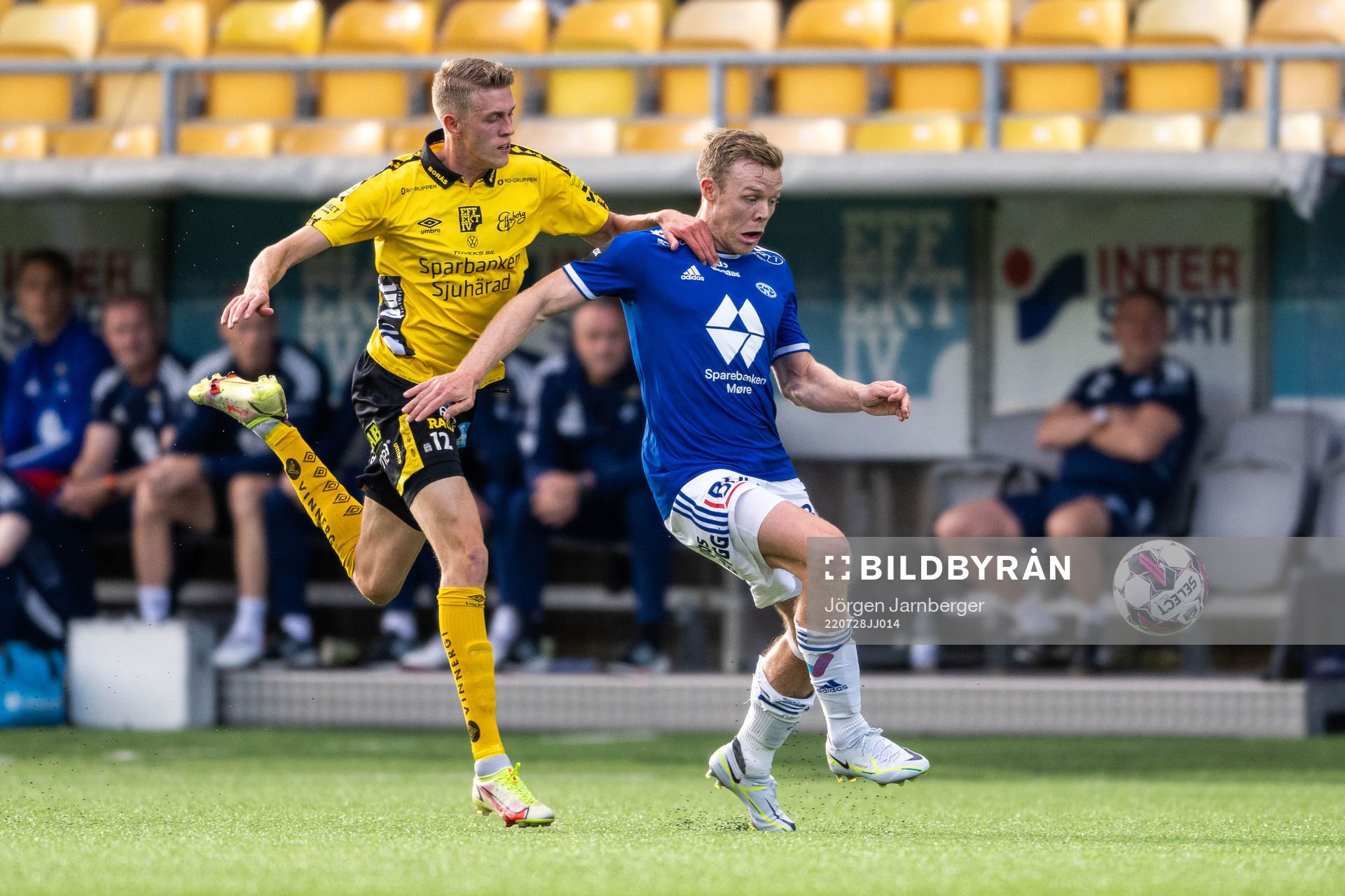 Alexander Bernhardsson of Elfsborg and Erling Knudtzon of
