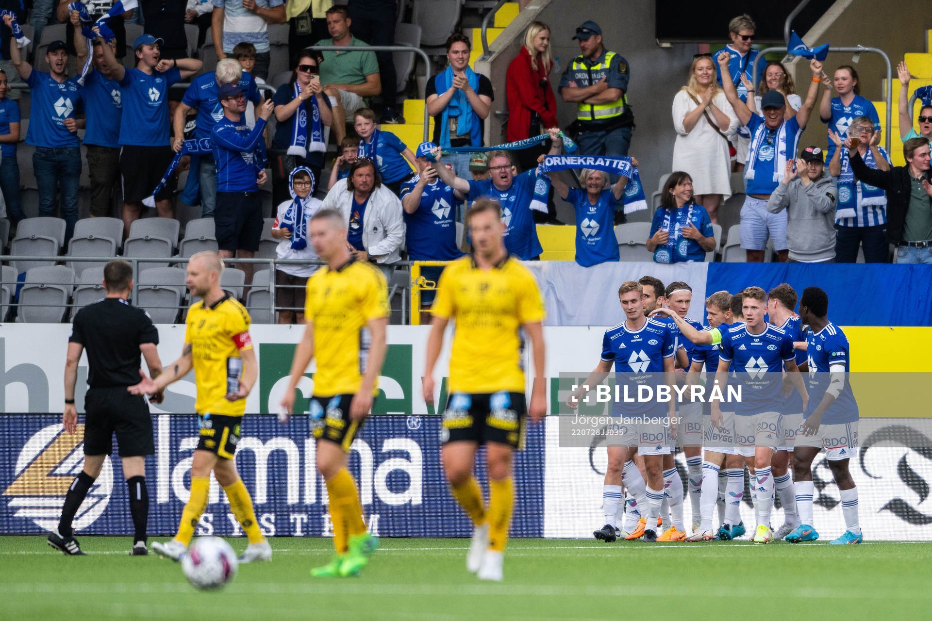 Players of Molde celebrate 1-1
