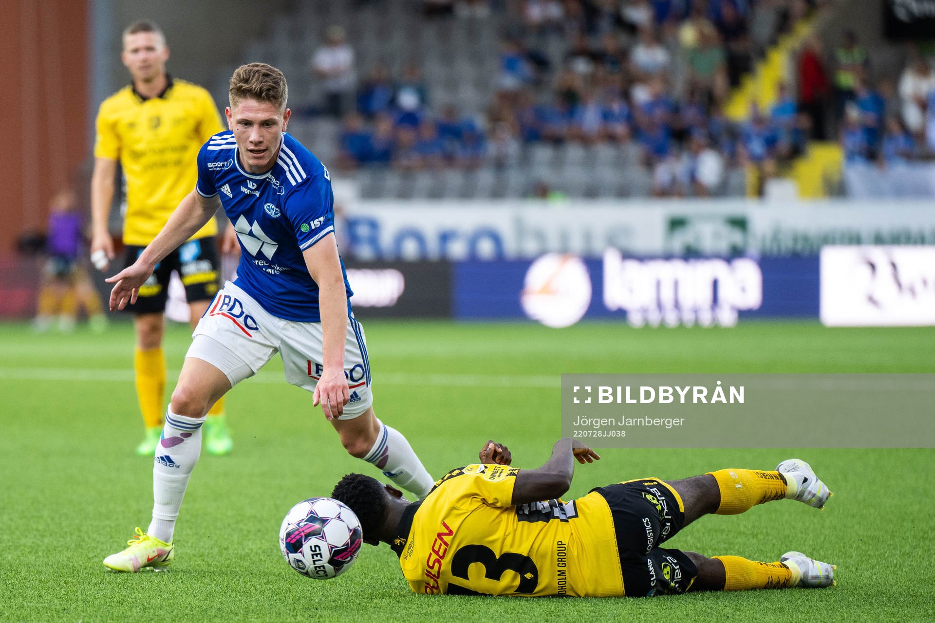 Markus Kaasa of Molde and Michael Baidoo of Elfsborg