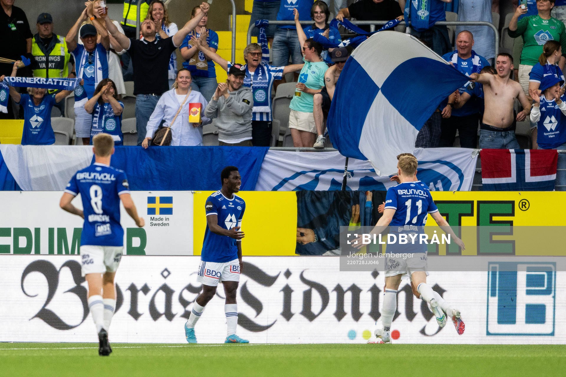 Dator Fofana of Molde celebrates 1-2