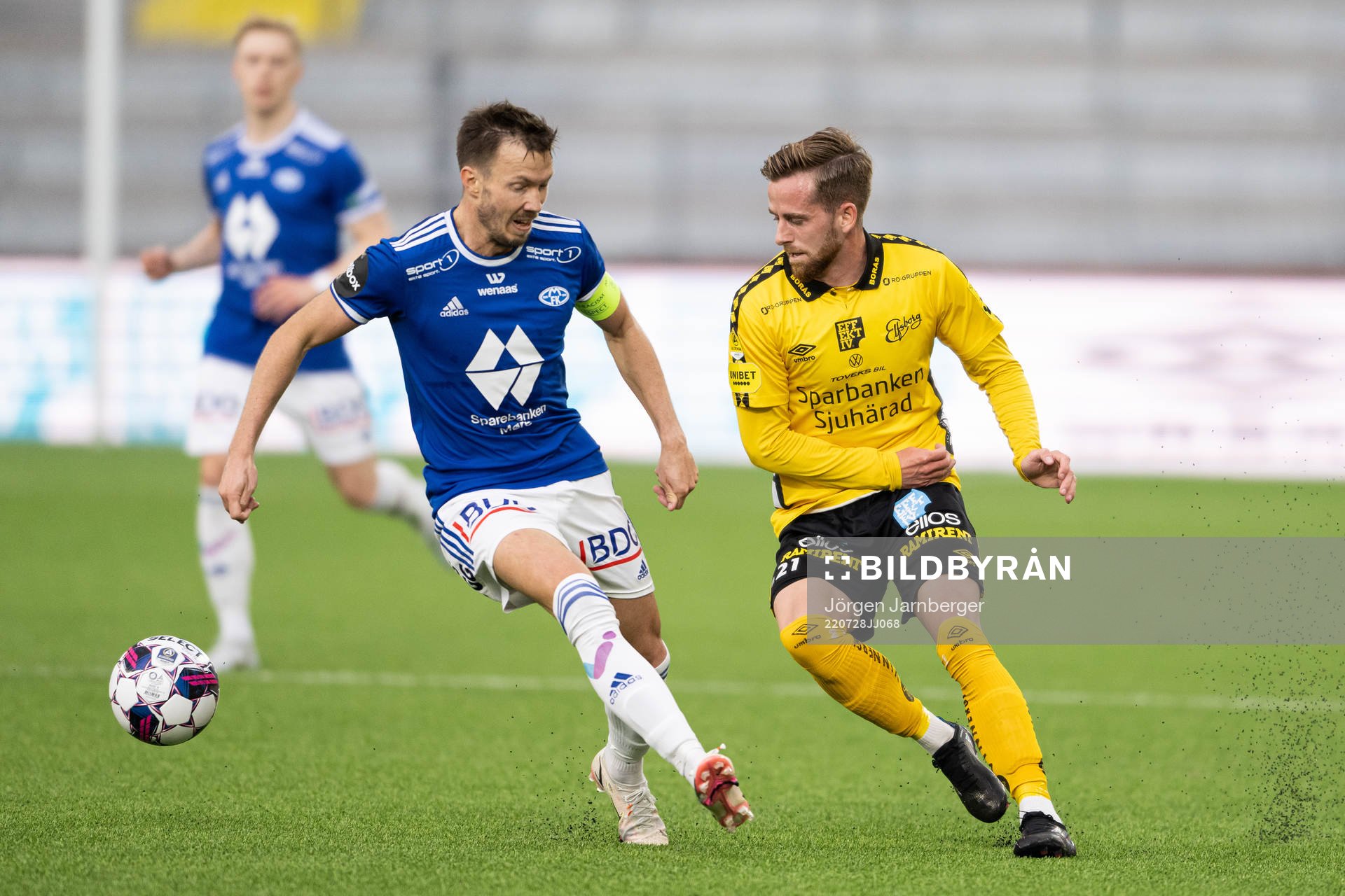 Martin Linnes of Molde and Rasmus Alm of Elfsborg